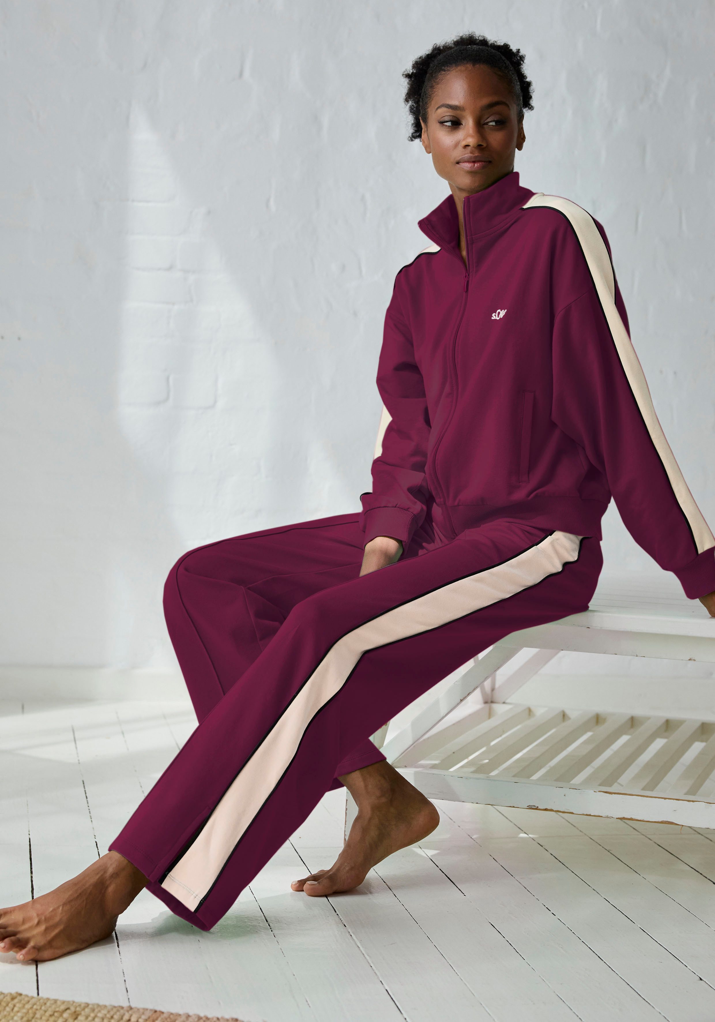 s.Oliver Sweathose Loumngehose mit Kontraststreifen und Pipings, Loungewear
