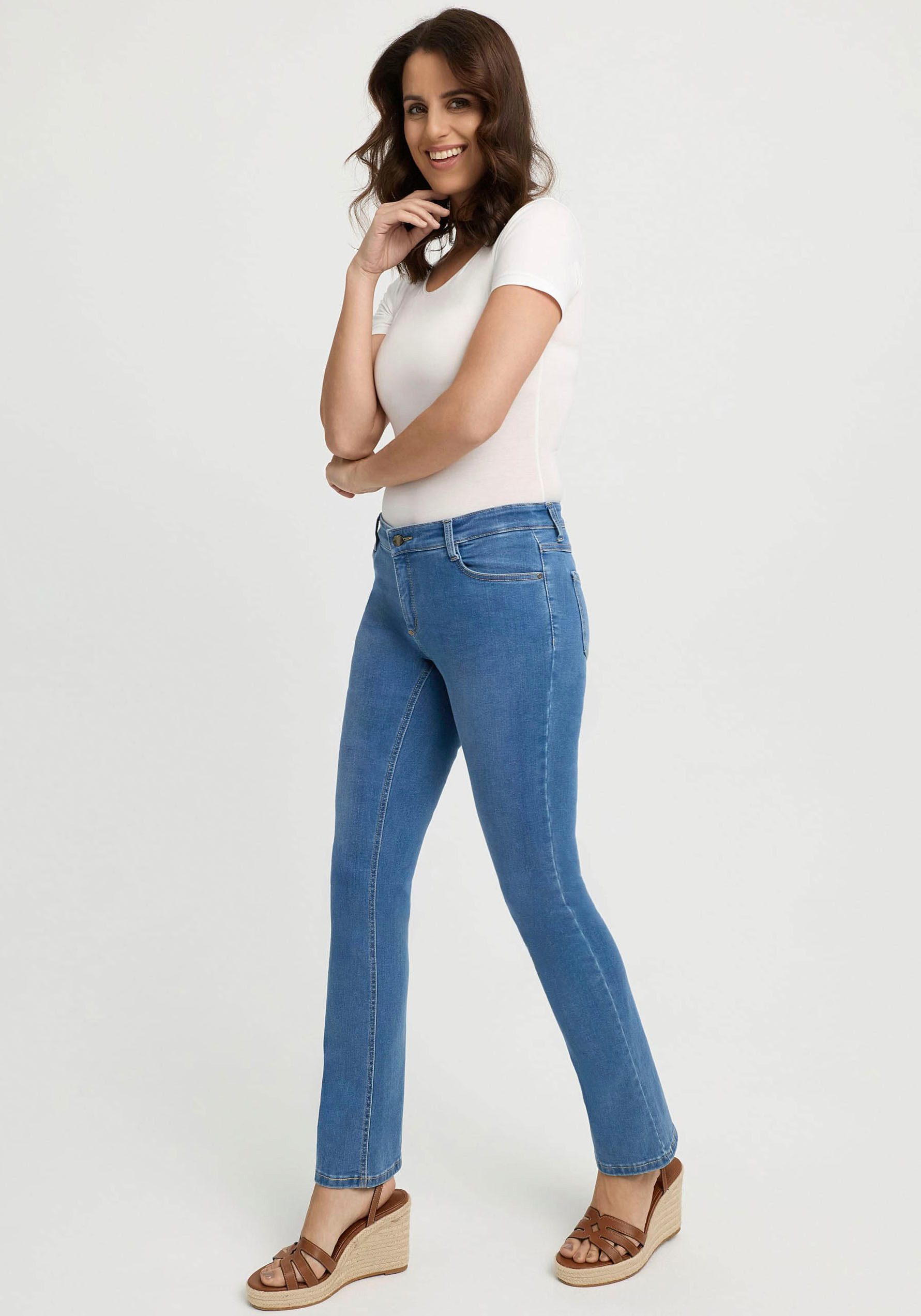 wonderjeans Bootcut-Jeans Figurbetonte Form mit leicht günstig online kaufen