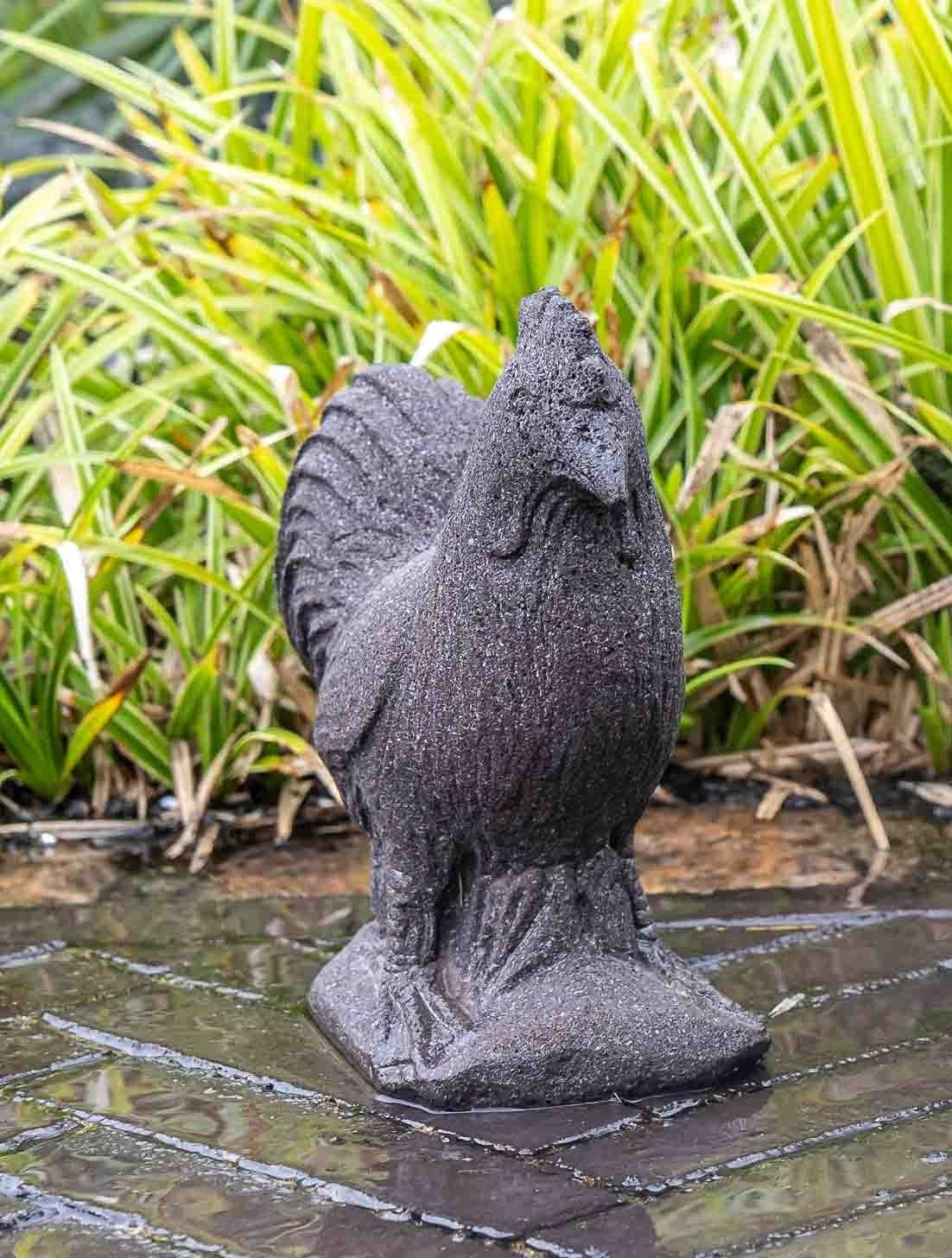 Gartenfigur Figur Naturprodukt und – witterungsbeständig ein gegen Lavastein– – sehr Regen IDYL UV-Strahlung. IDYL Lavastein Huhn, Frost, robust