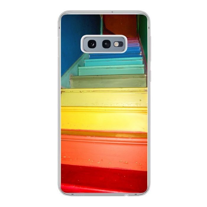 MuchoWow Handyhülle Treppe in den Farben des Regenbogens Phone Case Handyhülle Samsung Galaxy S10e Silikon Schutzhülle
