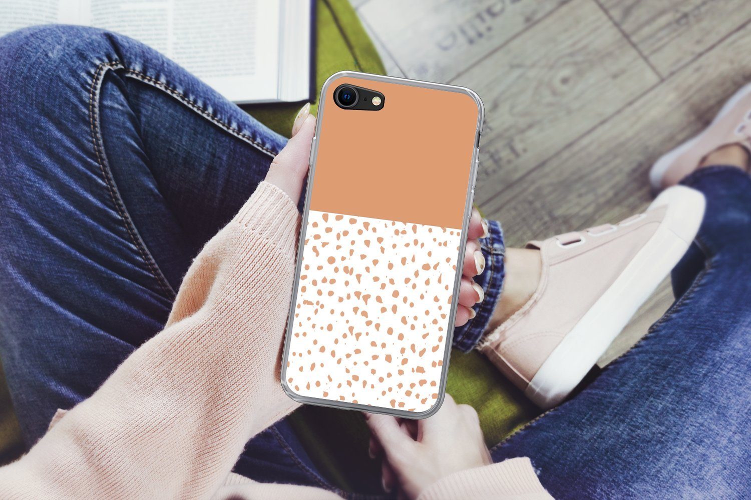MuchoWow Handyhülle für Apple iPhone 8 Tupfen - Orange - Weiß, Smartphone-Bumper, Print, Handy Schutzhülle Dünn
