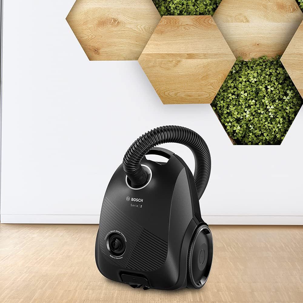 BOSCH Bodenstaubsauger BOSCH BGBS2LB1 Staubsauger Serie 2 mit Beutel, Schwarz, 600 W, mit Beutel, 64 % recyceltem Kunststoff, 100 % recycelbare Verpackung