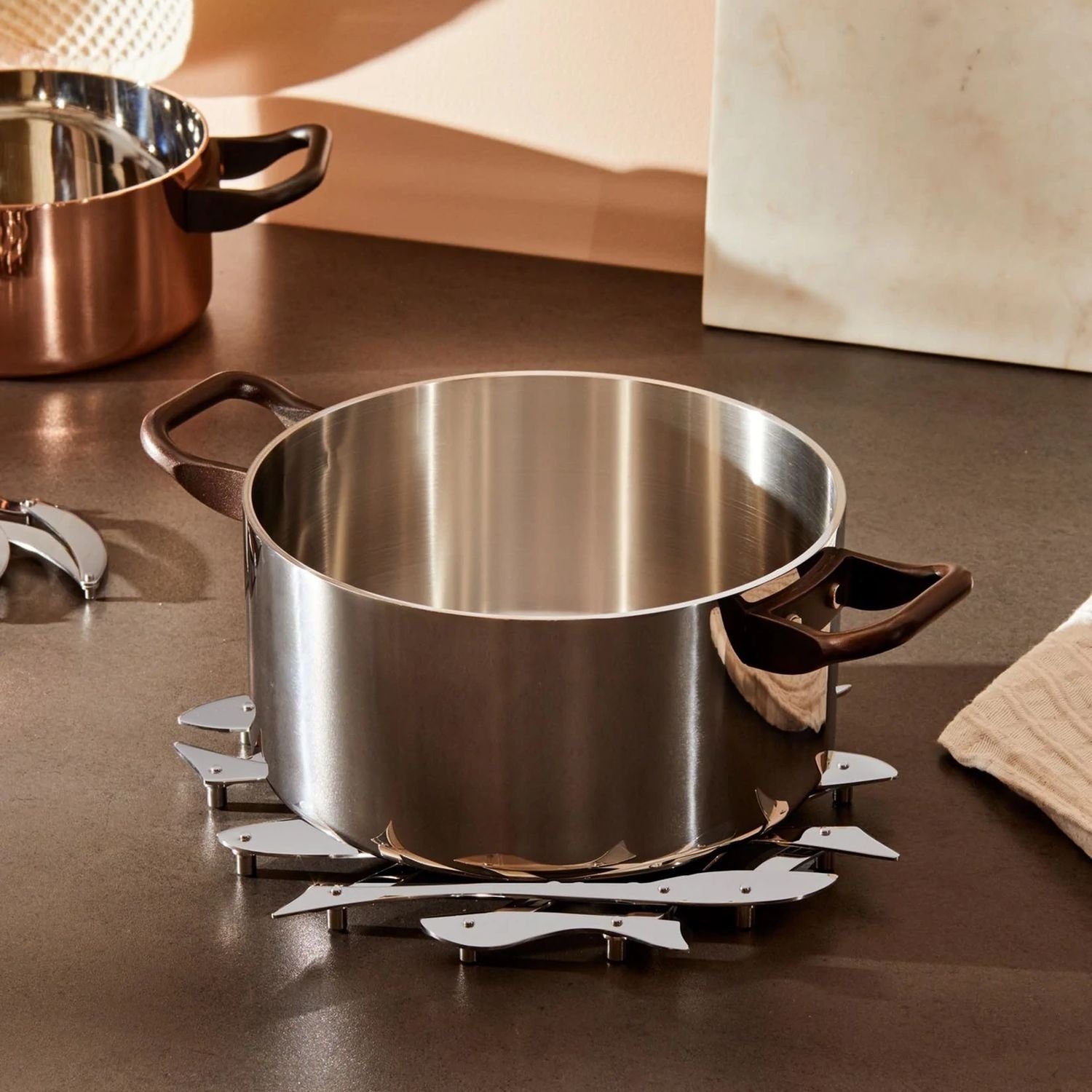 Alessi Topfuntersetzer Pescher, verstellbar