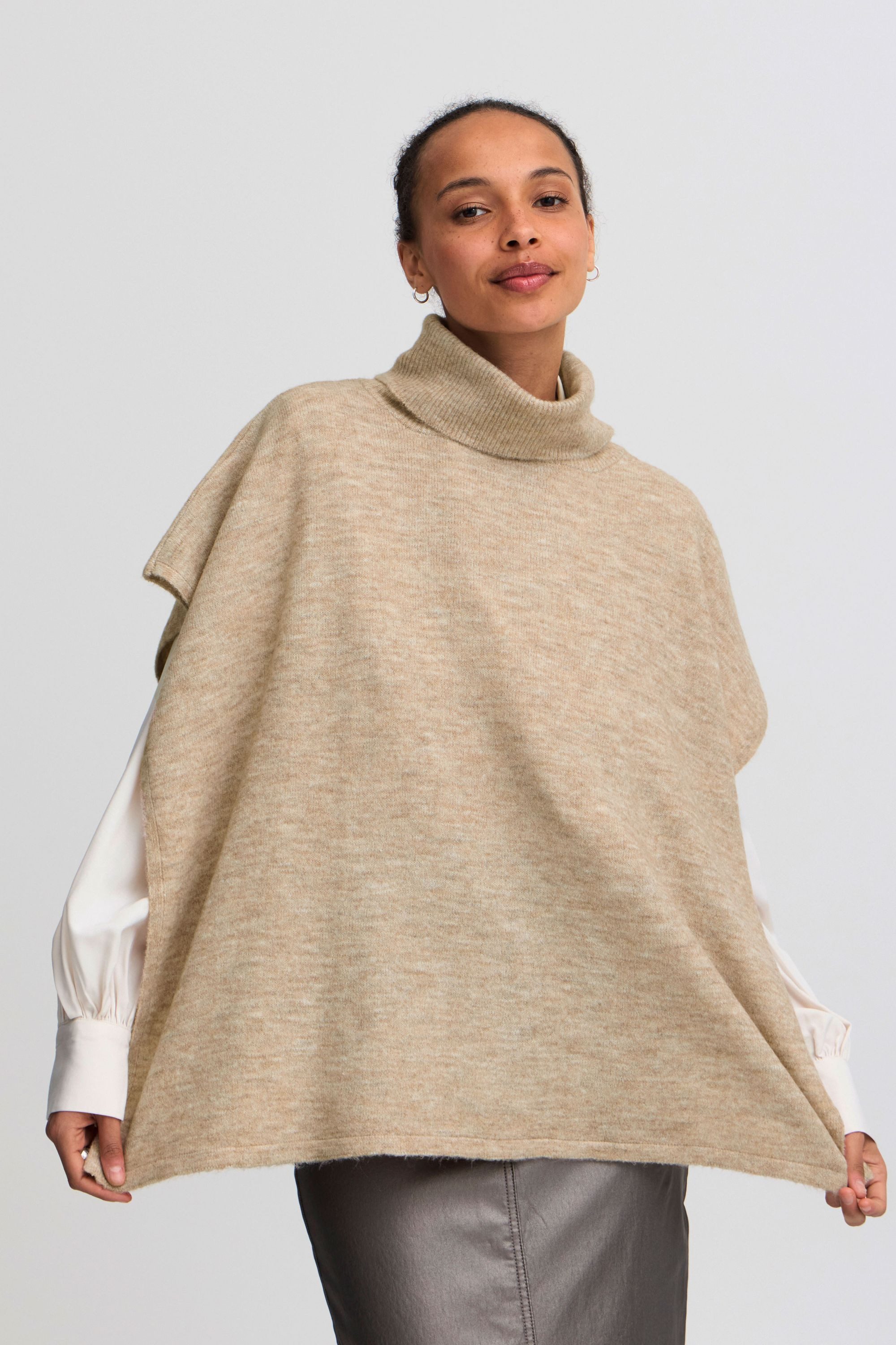 b.young Strickponcho Strickpullover