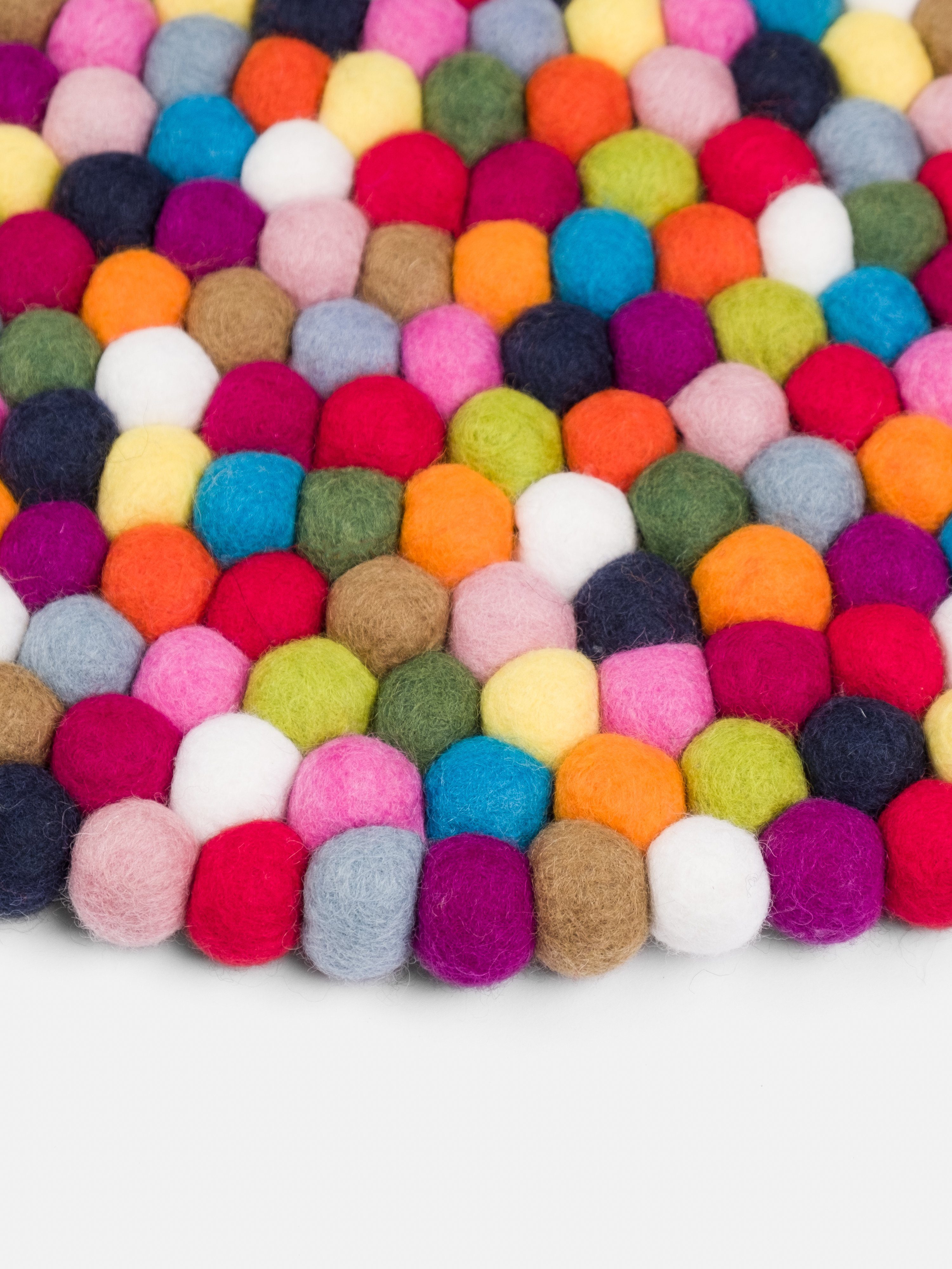 myfelt Wollteppich Lotte Filzkugelteppich rund, rund, 100% reine Schurwolle, in verschiedenen Größen erhältlich – Bild 4 von 4