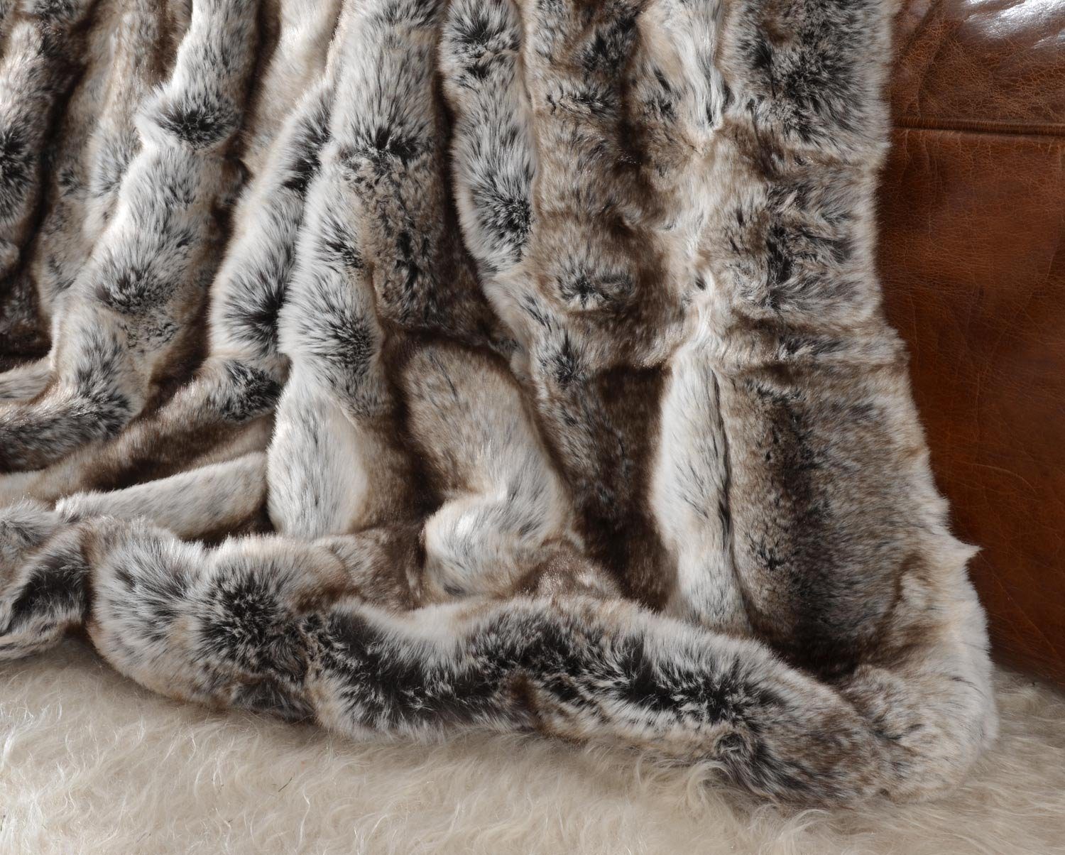 Wohndecke Premium Felldecke (Kunstfell) "Wolf grau-braun", günstig online kaufen