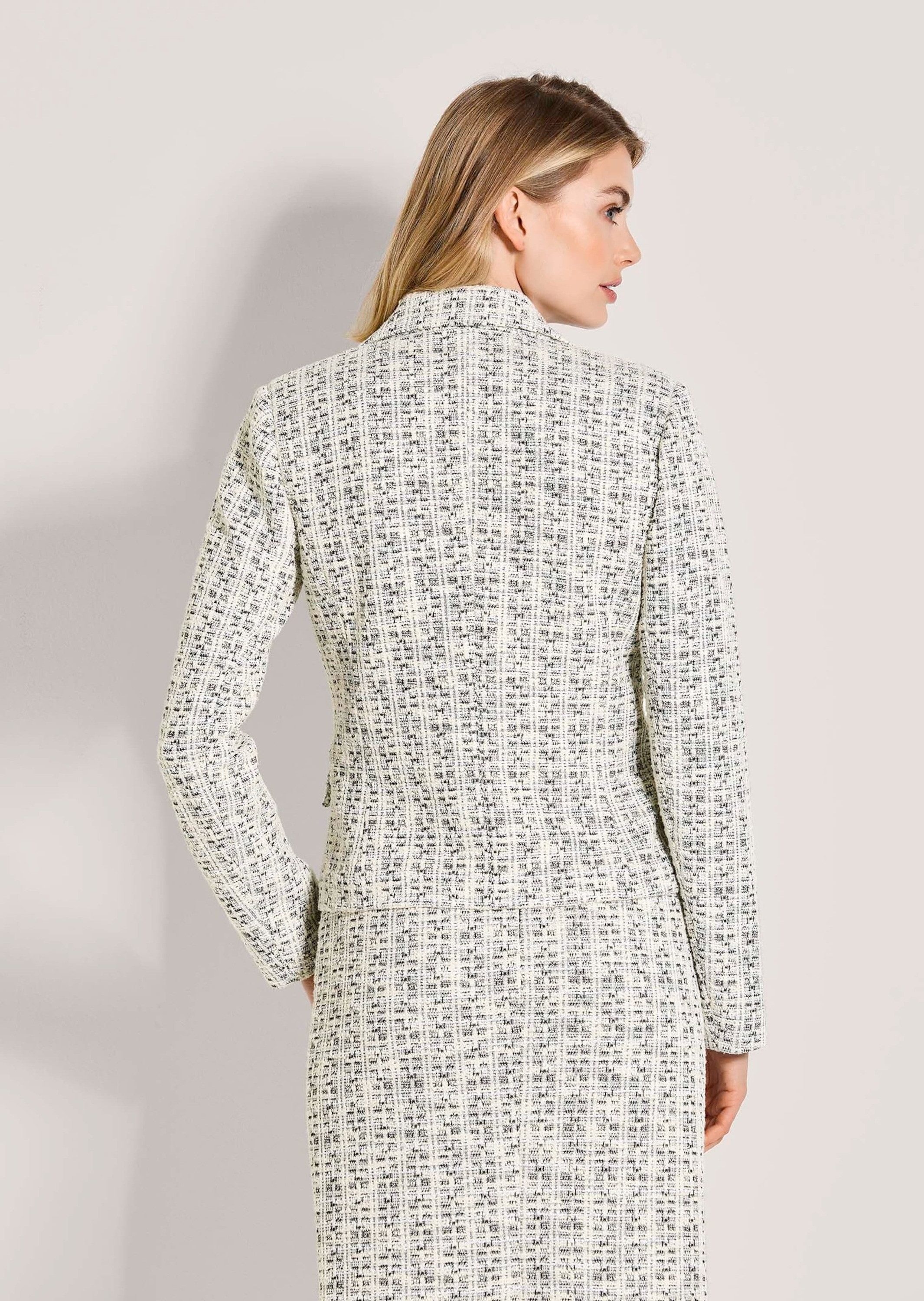 MADELEINE Kurzblazer Tweed-Blazer mit Reverskragen Jerseyblazer mit Reverskragen, Knopfverschluss, Taschen und Langarm – Bild 2 von 5