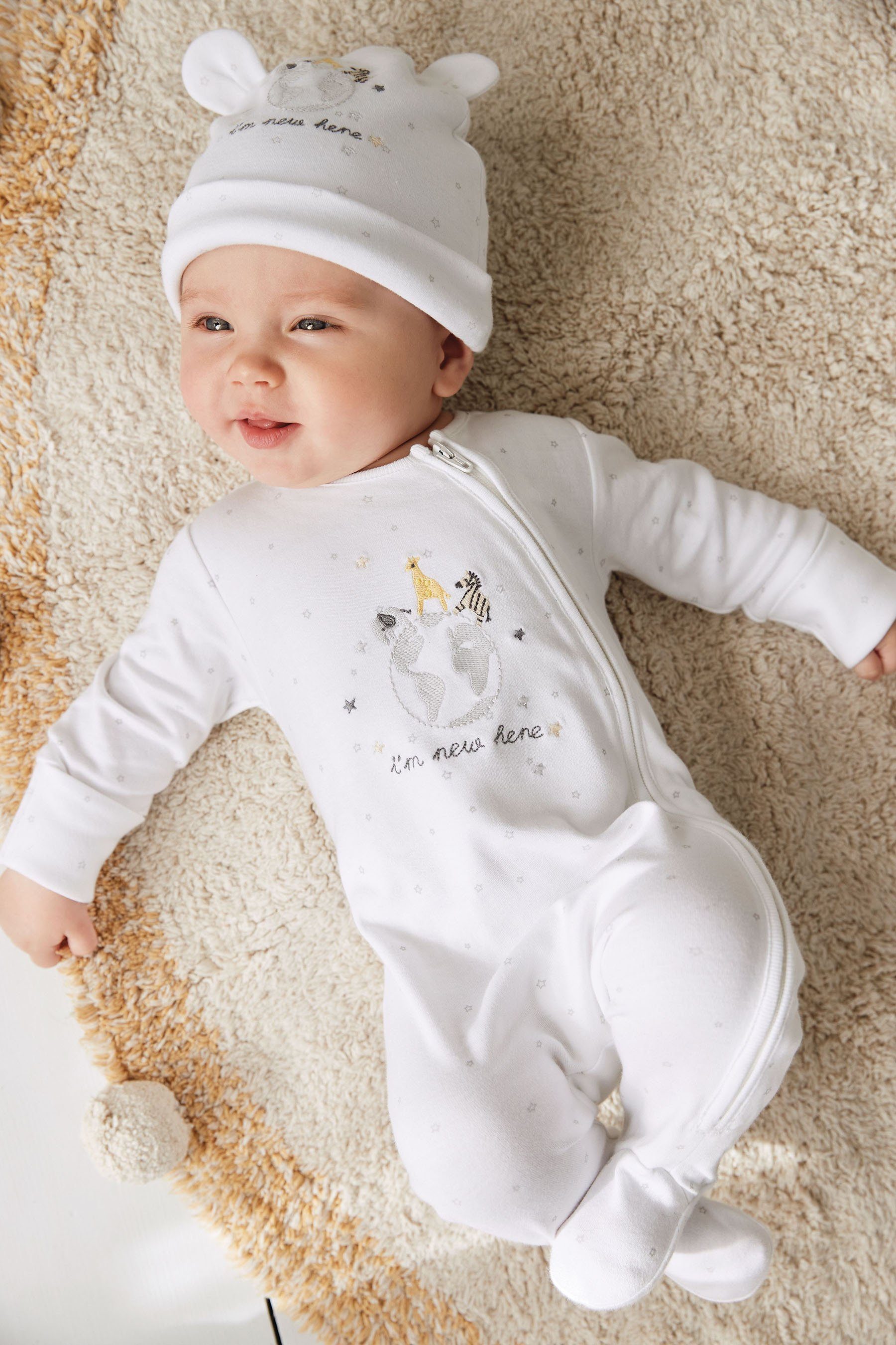 Accessoires und Reißverschluss ganze (2-tlg), Baby-Schlafanzug und Next die für Familie Mütze mit Schlafoverall Mode