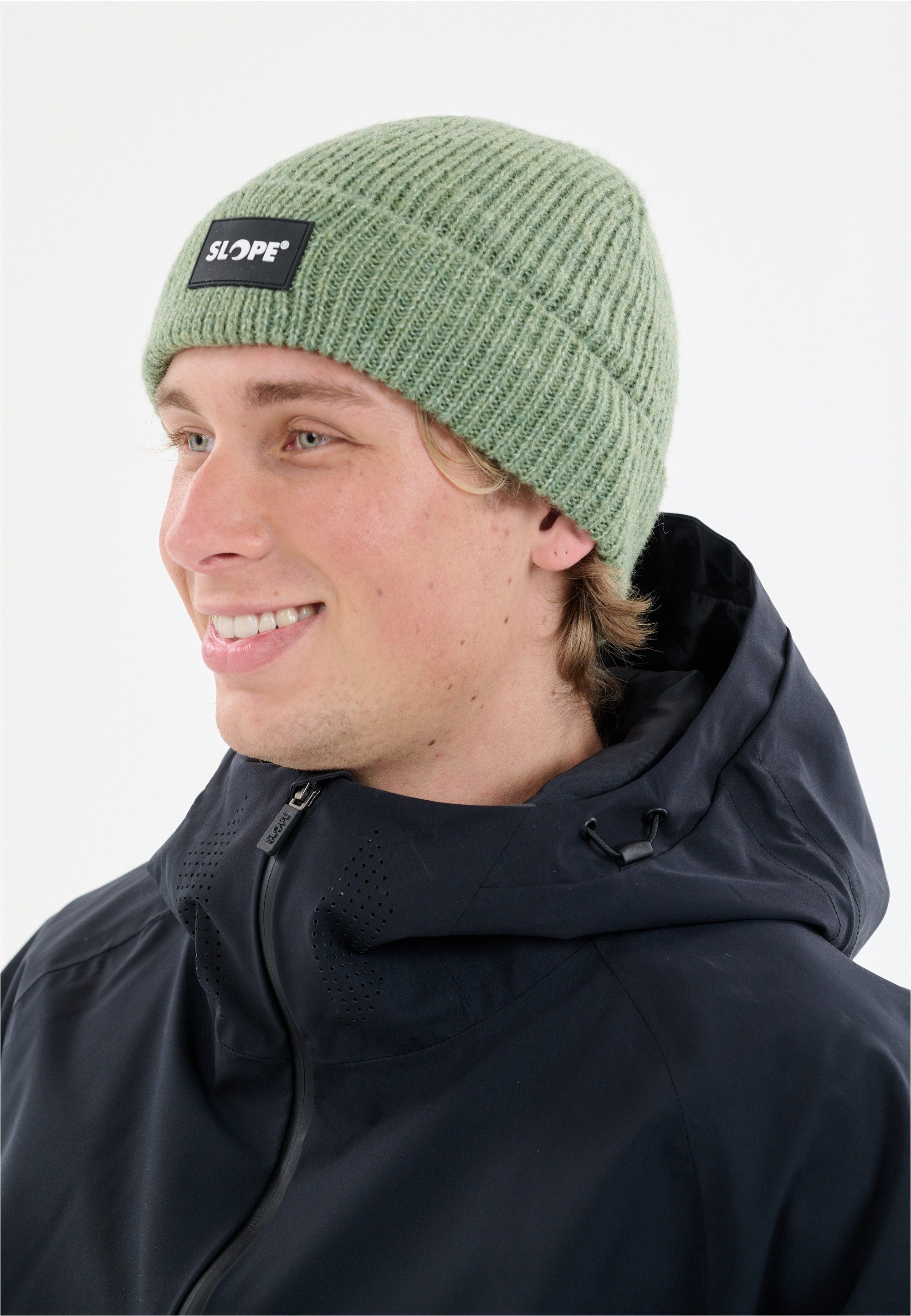 SLOPE Beanie Andi aus wärmenden Materialmix