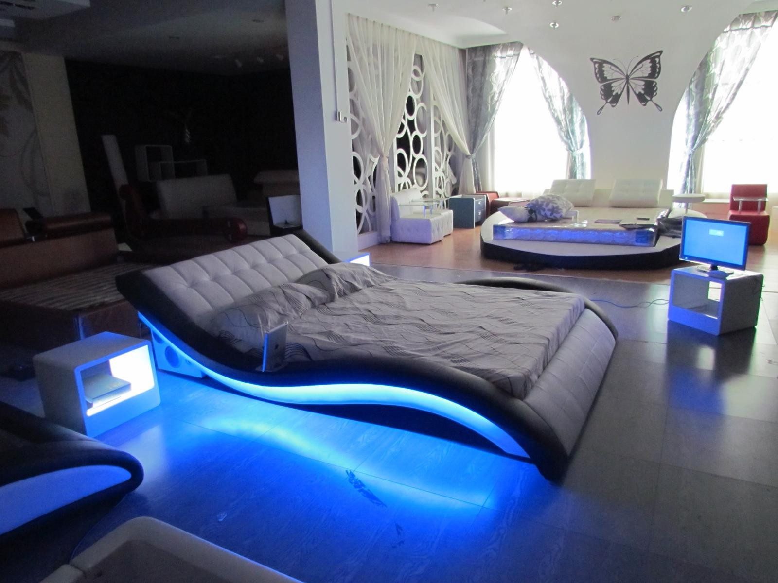 Xlmoebel Polsterbett Luxus Bett aus Leder mit USB-Anschlüssen und Soundsystem (Bett, 1-tlg., Bett), Hergestellt in Europa