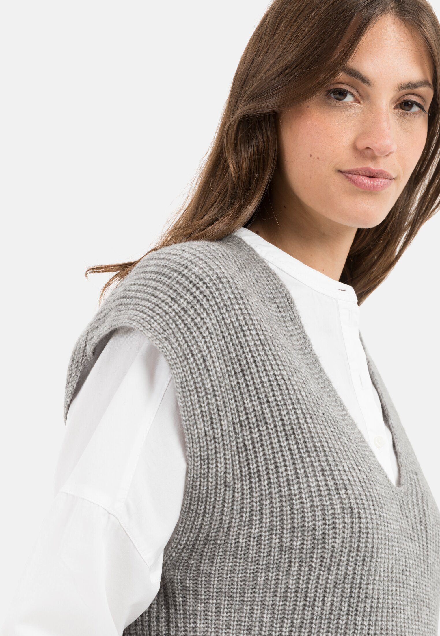 Grau Markenlabel active mit Strickpullover V-Ausschnitt camel