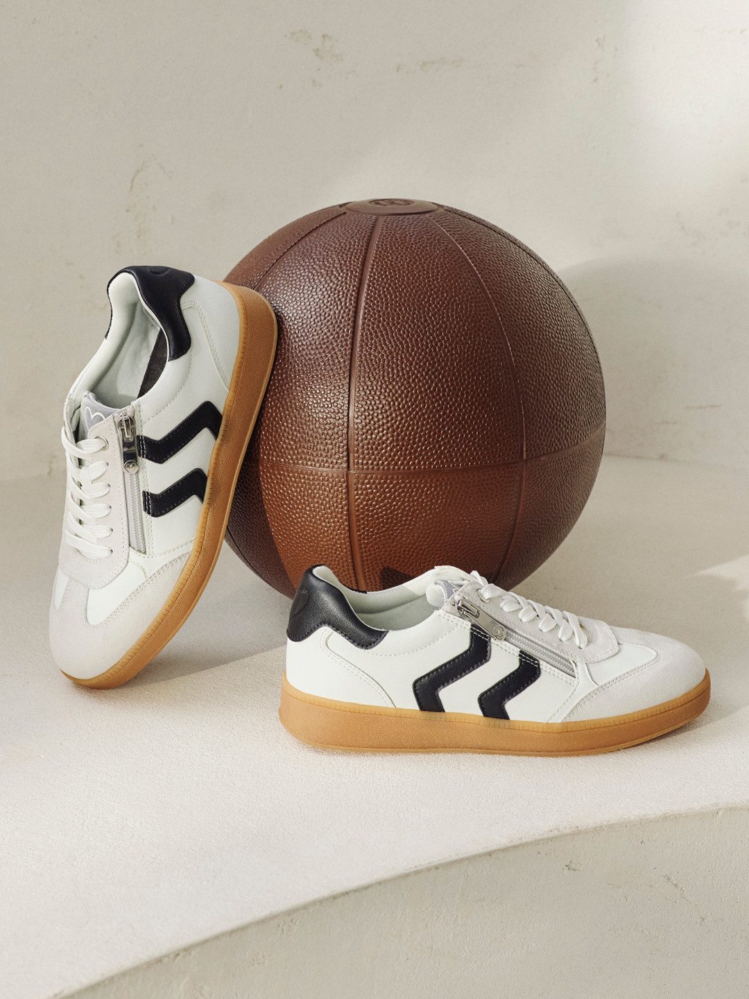 MARCO TOZZI Plateausneaker, Freizeitschuh, Halbschuh, Schnürschuh mit Kontrastbesatz