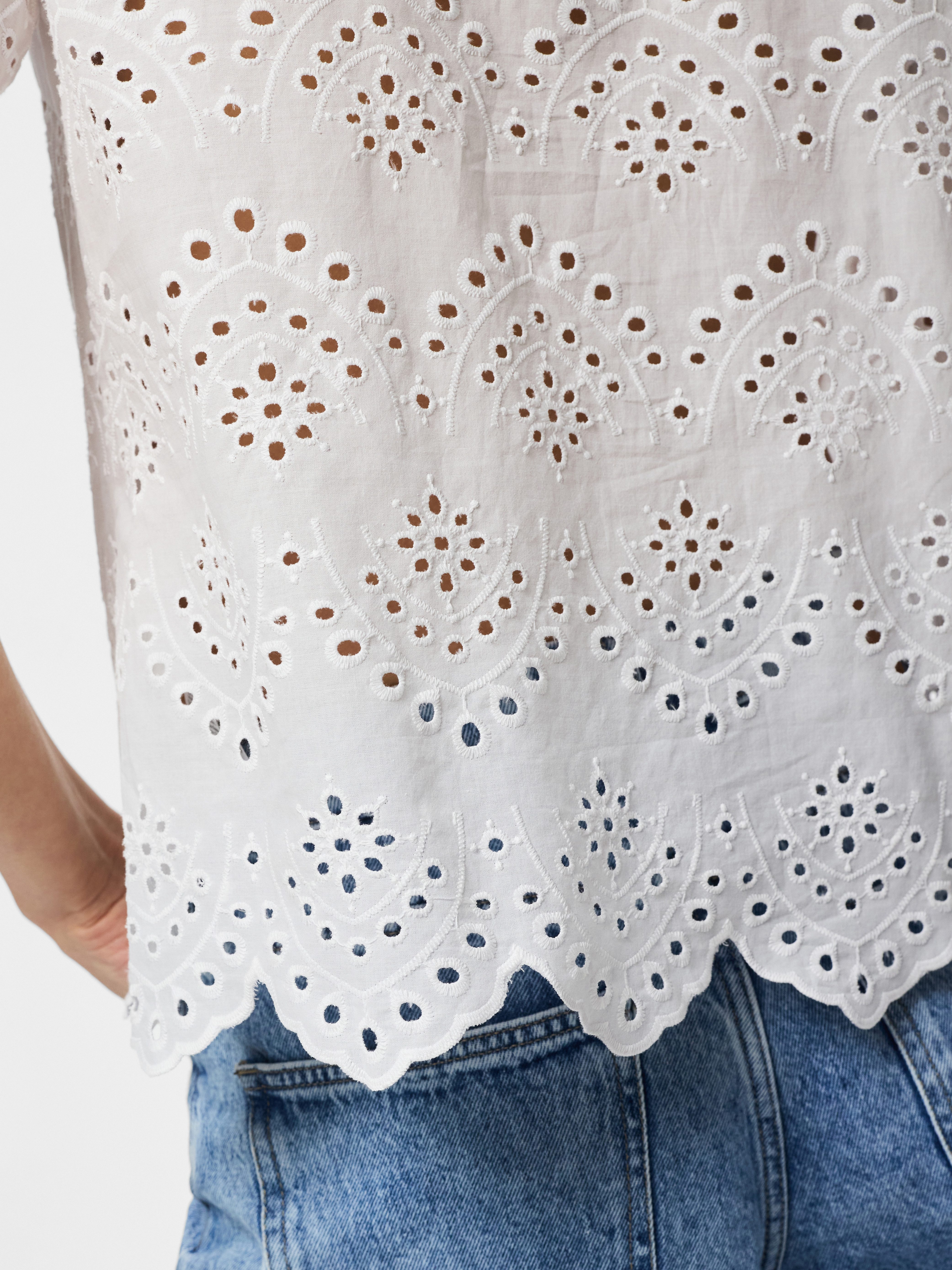 pieces Shirttop PCVILDE SS TOP WVN NOOS mit Allover-Lochstickerei