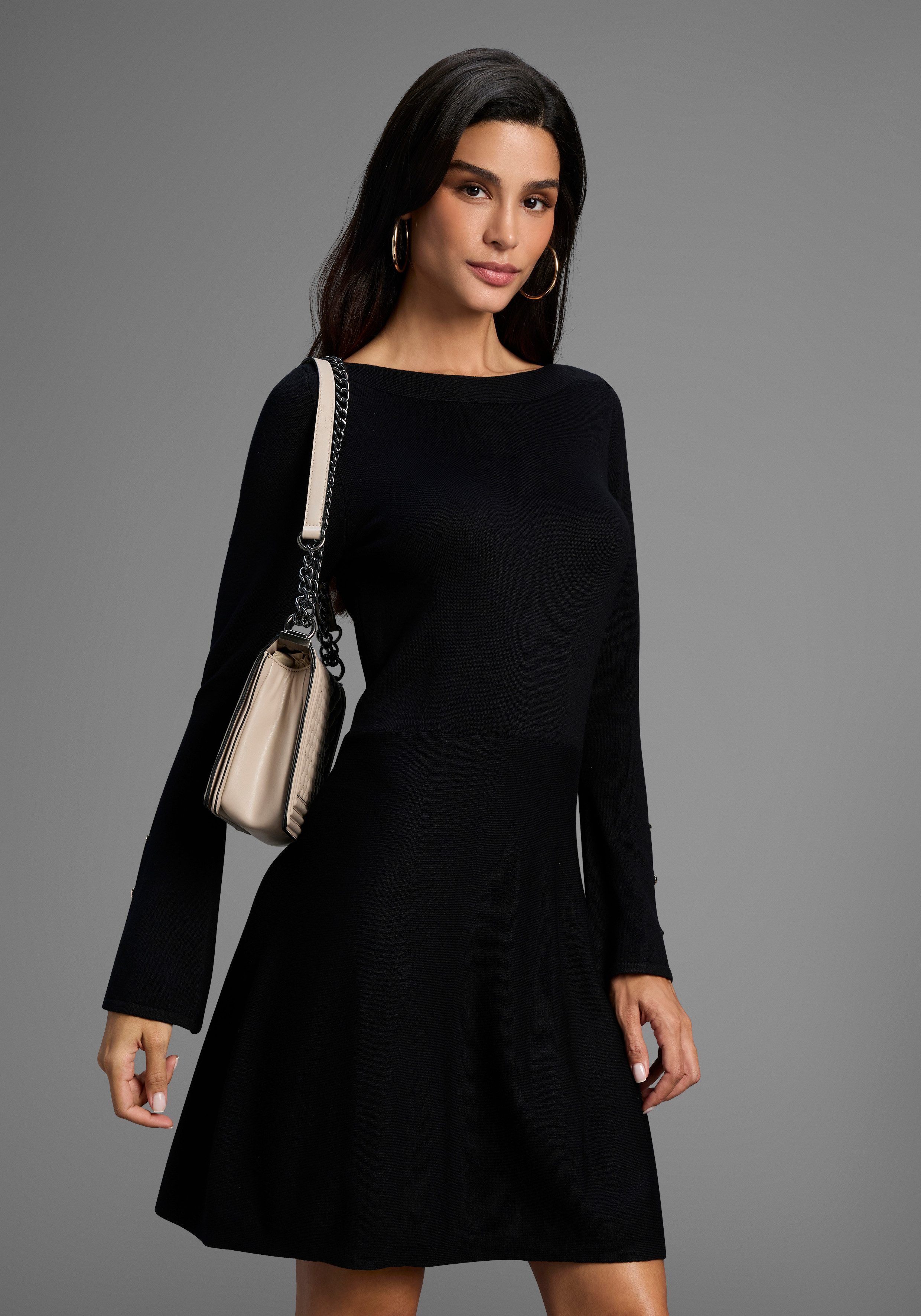 Laura Scott Strickkleid in ausgestellter Mini-Form mit Zierknöpfen - NEUE K günstig online kaufen