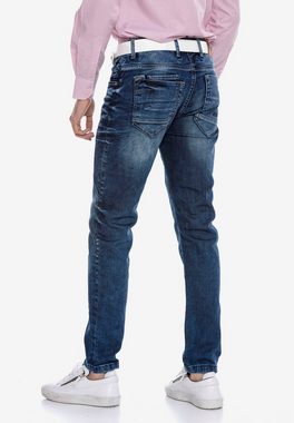 Cipo & Baxx Straight-Jeans mit modischen Ziernähten