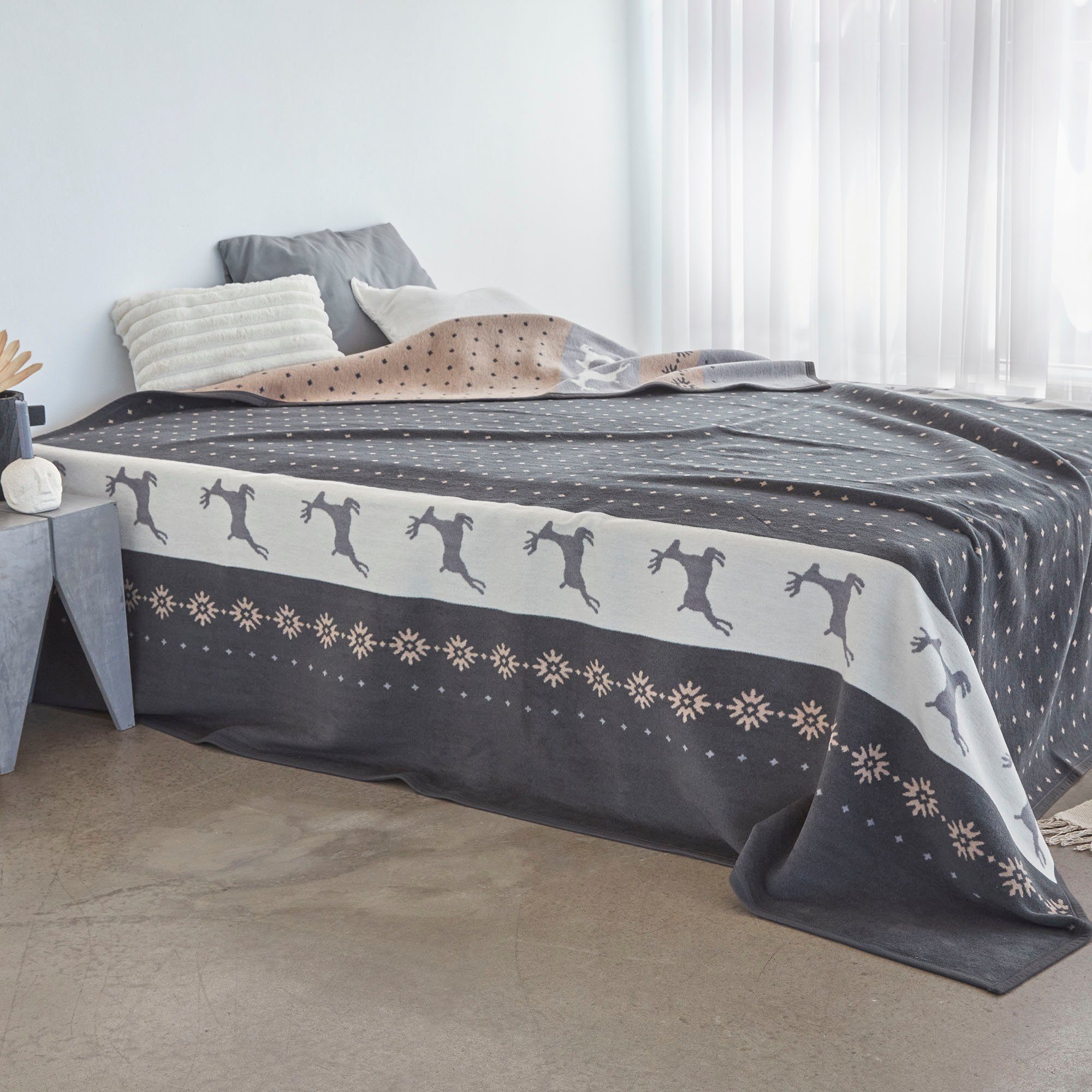 IBENA Bettüberwurf Jacquard Bettüberwurf Lugano, im winterlichen Design