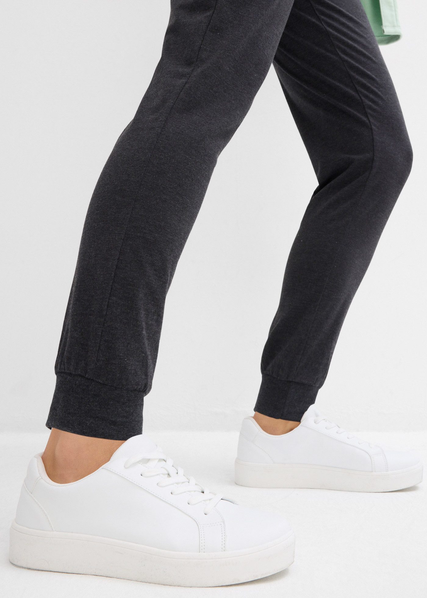 bonprix Jogginghose aus Stretch-Material, lockere Passform, für Frühjahr und Sommer