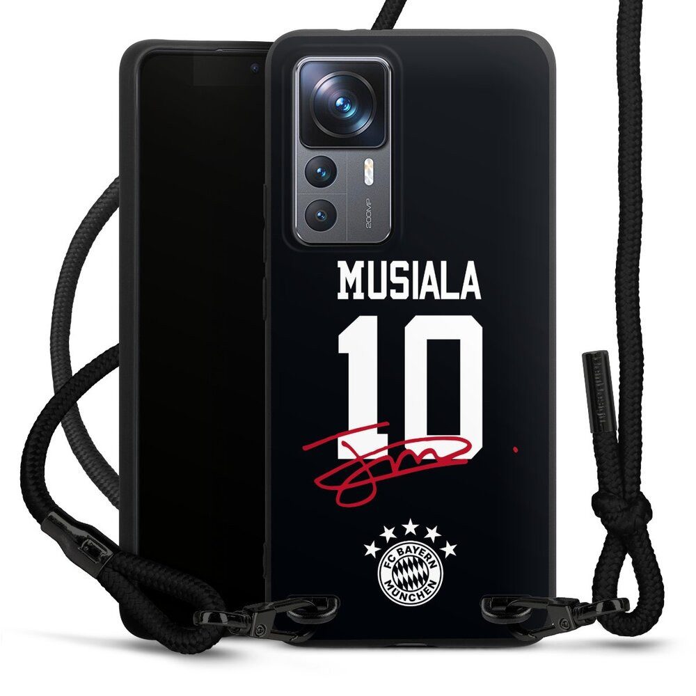 DeinDesign Handyhülle FC Bayern München Jamal Musiala FCB Musiala 10, Xiaomi 12T 5G Premium Handykette Hülle mit Band Case zum Umhängen