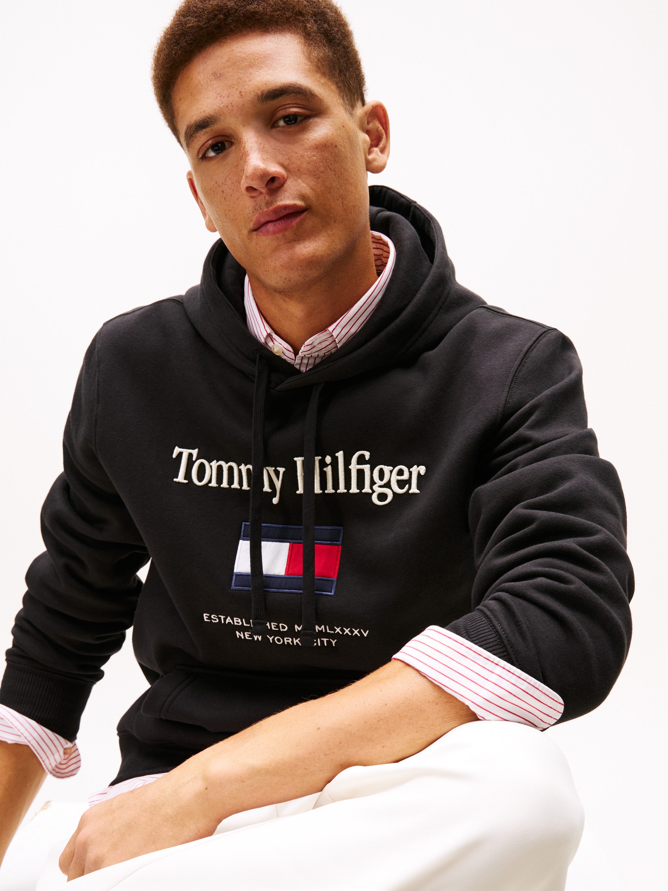 Tommy Hilfiger Hoodie TOMMY EMBRO FLAG normale Passform, Stickerei günstig online kaufen