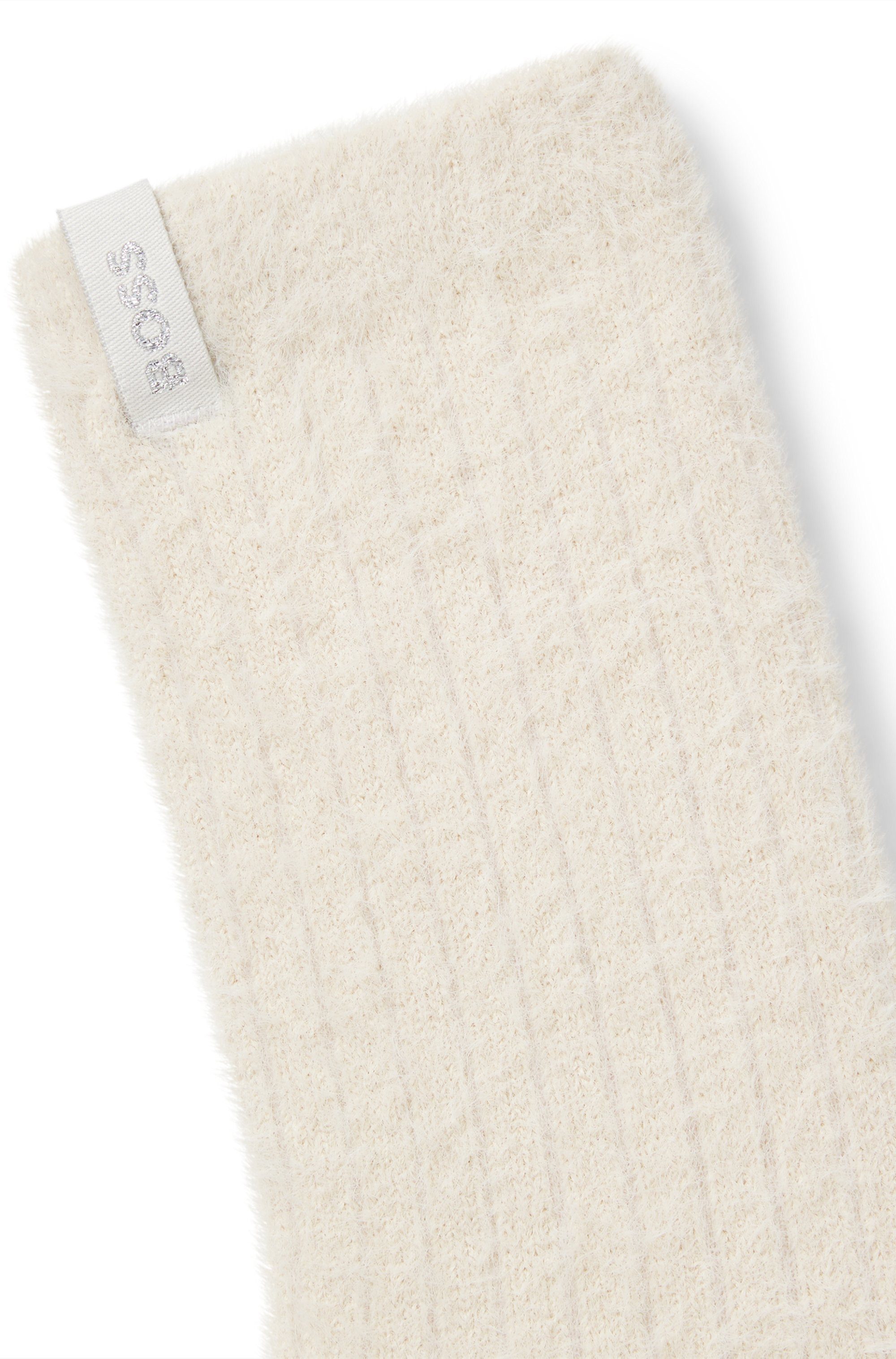 BOSS Haussocken (1-Paar) aus flauschigem Garn mit Ripp-Struktur