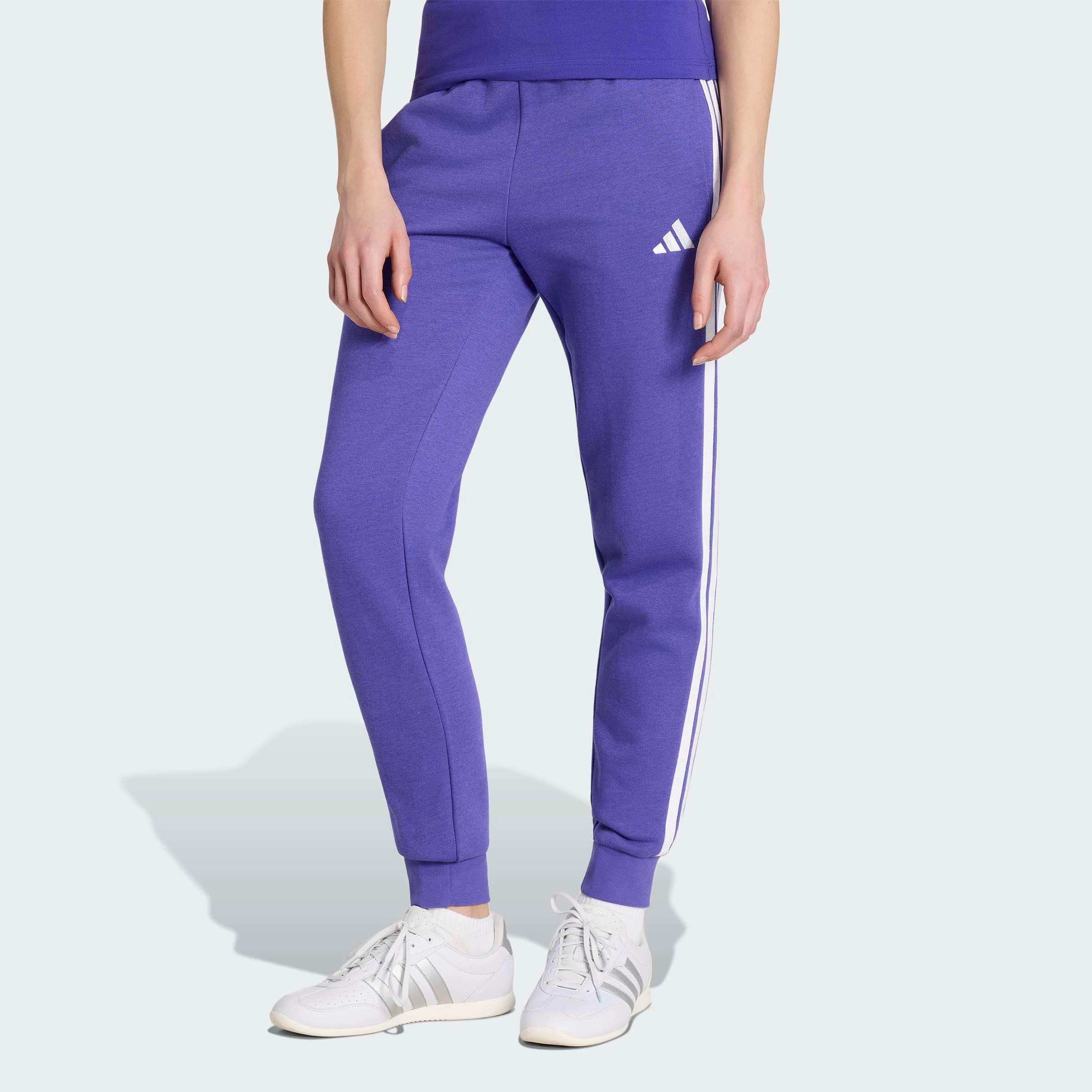 adidas Sportswear Sporthose ESSENTIALS 3-STREIFEN, SCHMAL GESCHNITTEN schmal geschnitten, für vielseitige Aktivitäten, aus Baumwollmix