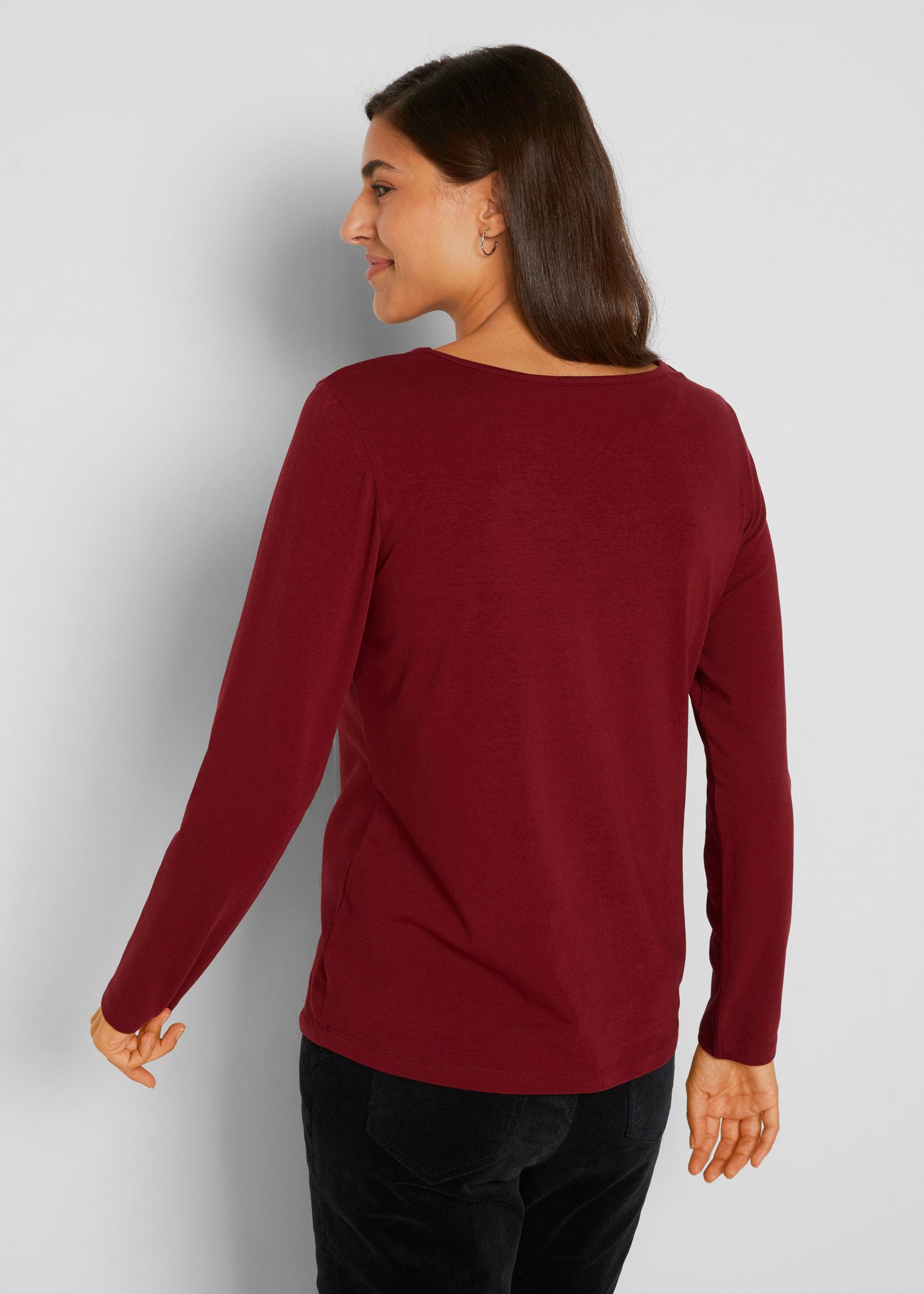bonprix Langarmshirt (Packung, 2-tlg) Slim fit Passform, mit V-Ausschnitt, aus Baumwolle und Elasthan