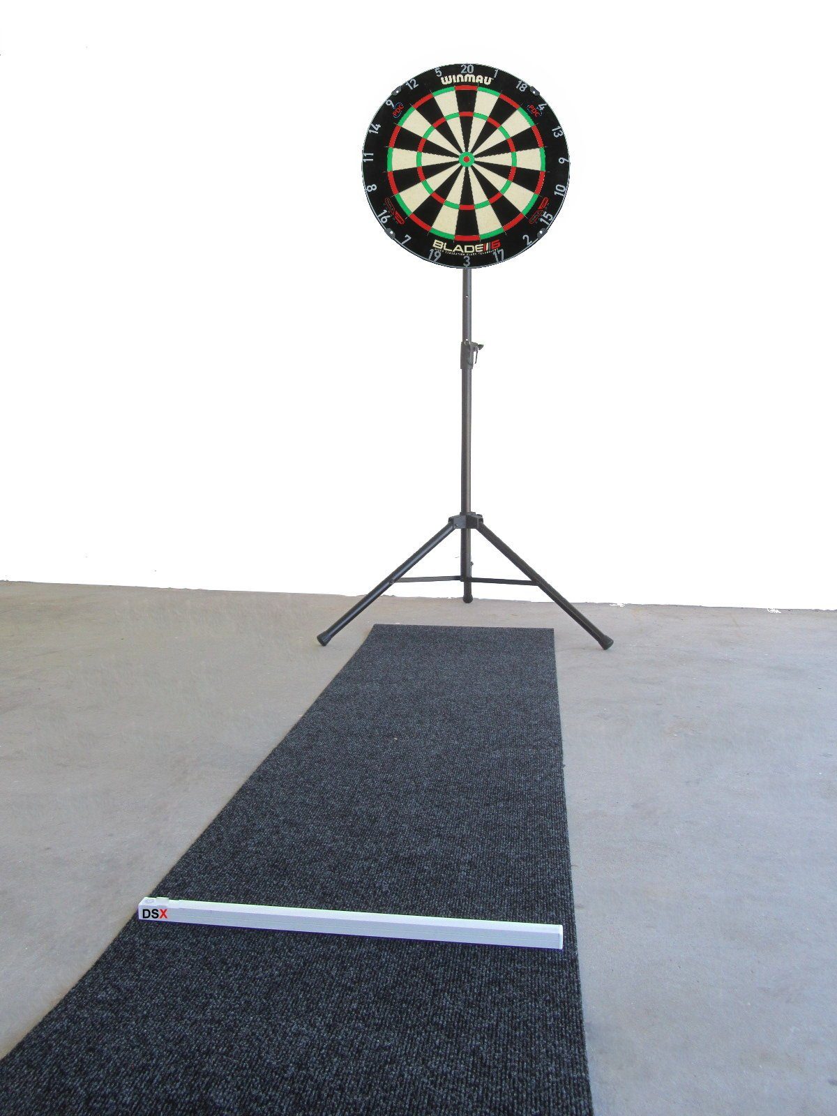 Dartscheibe Winmau Blade 6 Triple Core Carbon Dartteppich Matte Oche Ständer