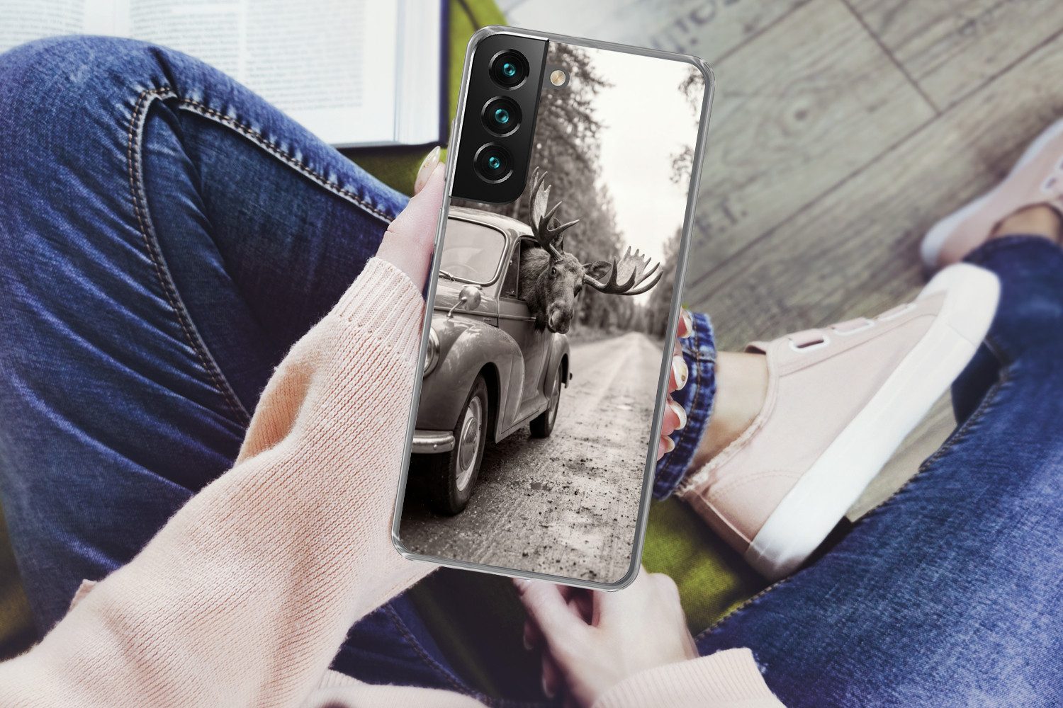 MuchoWow Handyhülle für Samsung Galaxy S22 Elch - Auto - Geweih - Schwarz - Weiß, Phone Case, Silikon, Schutzhülle Dünn