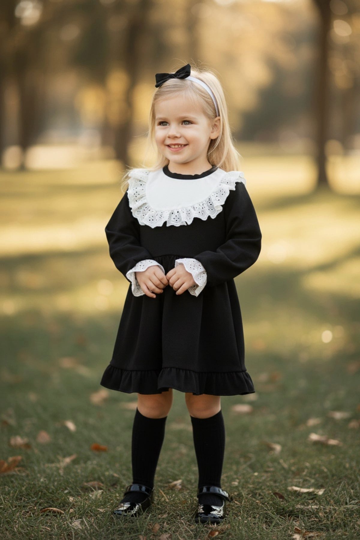 Parla Kids Kleid & Haarband Schwarzes Kleid langärmelig - Rüschensaum Spitzendetails und Haarband
