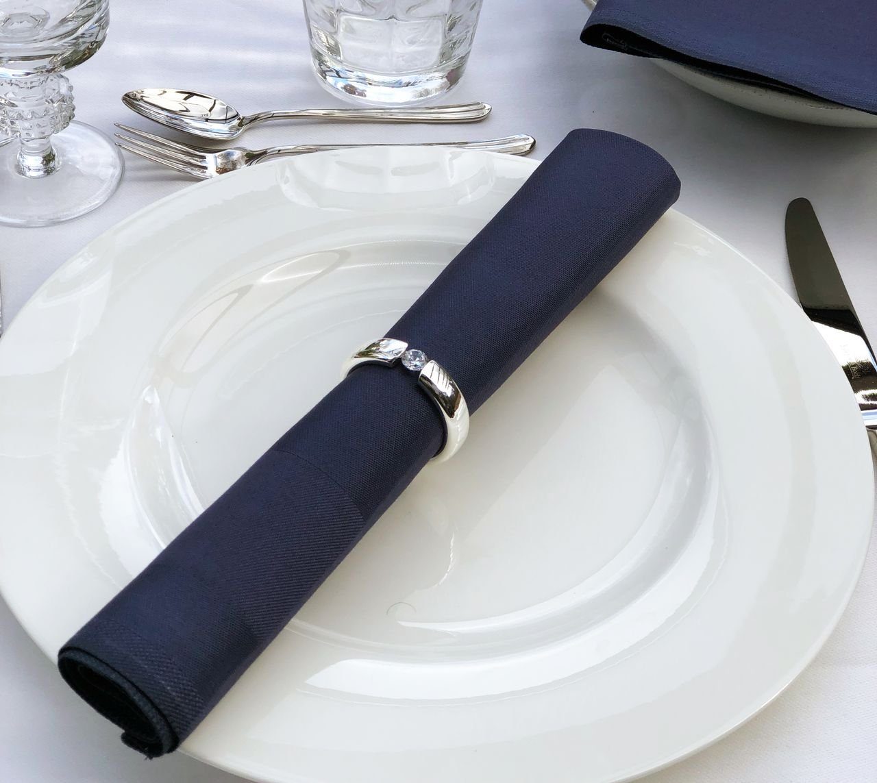 Libusch® Stoffserviette 6-er Set Stoffservietten Padua, mit Atlaskante 50x50 cm, (Set, 6 St., Farbe wählbar), Vollzwirn-Damast