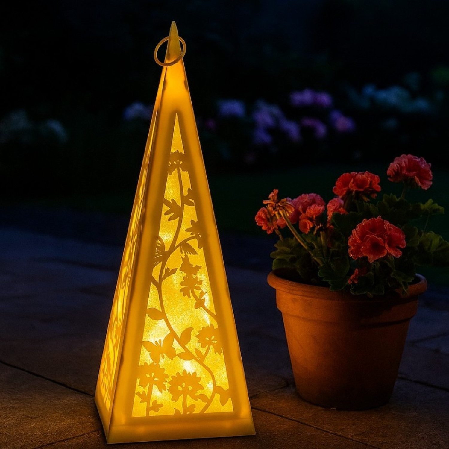 Online-Fuchs LED Laterne Pyramide mit Schmetterlingen & Blumen für draußen - Outdoor, LED-Lichterkette mit Dauerleuchten oder Funkeleffekt, 30 warmweiße LED´s, inklusive 6-Stunden Timer - Gartendeko