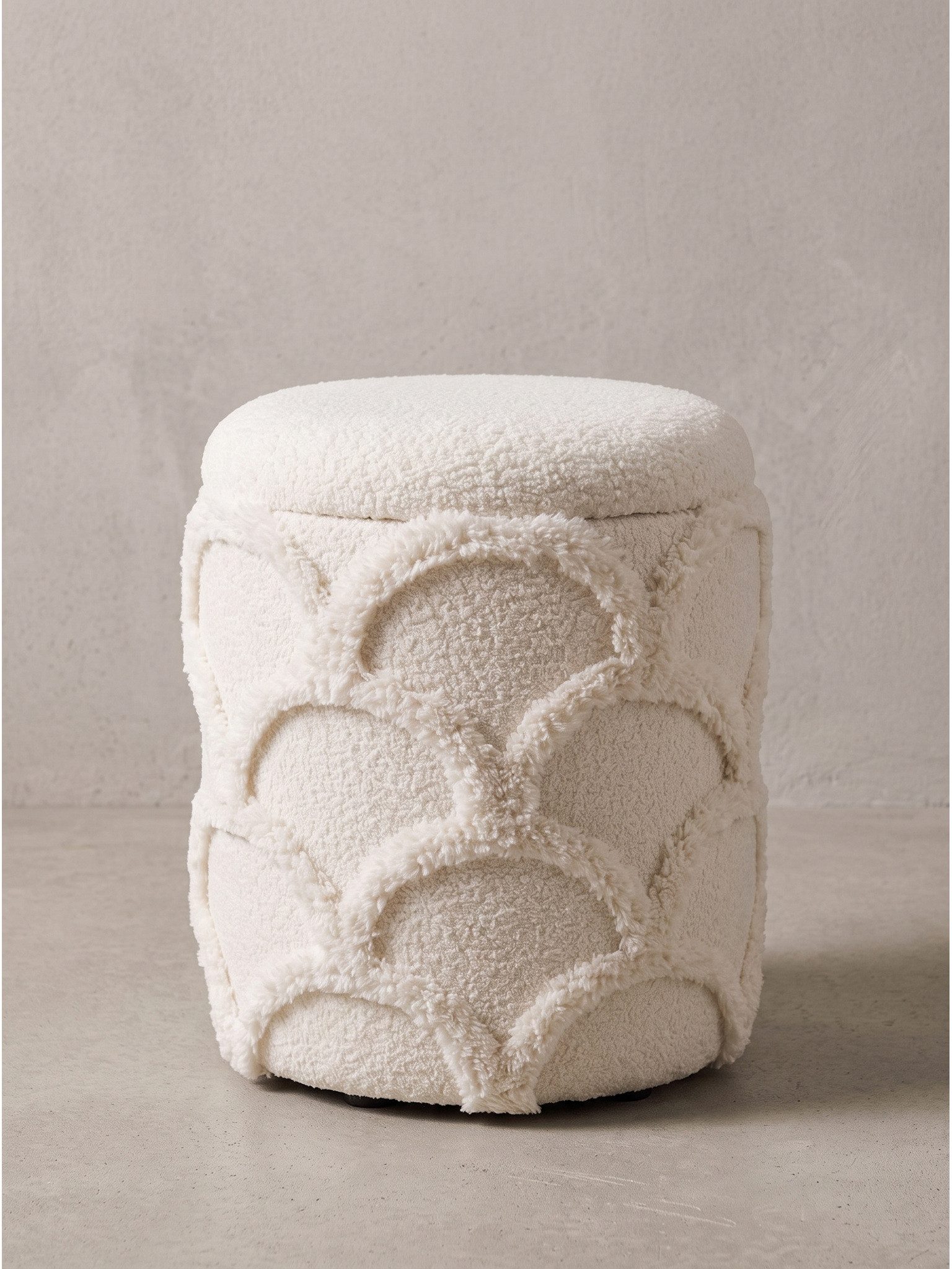 KADIMA DESIGN Sitzhocker Sitzhocker RHONE, Teddystoff, 80 % Polyester, 20 % Wolle, Wellenmuster (Pouf, Teddyhocker, Sitzpouf, Kuschelhocker, Stauraumhocker, Fußhocker), Stauraum, Anti-Rutsch-Noppen, Handgefertigt