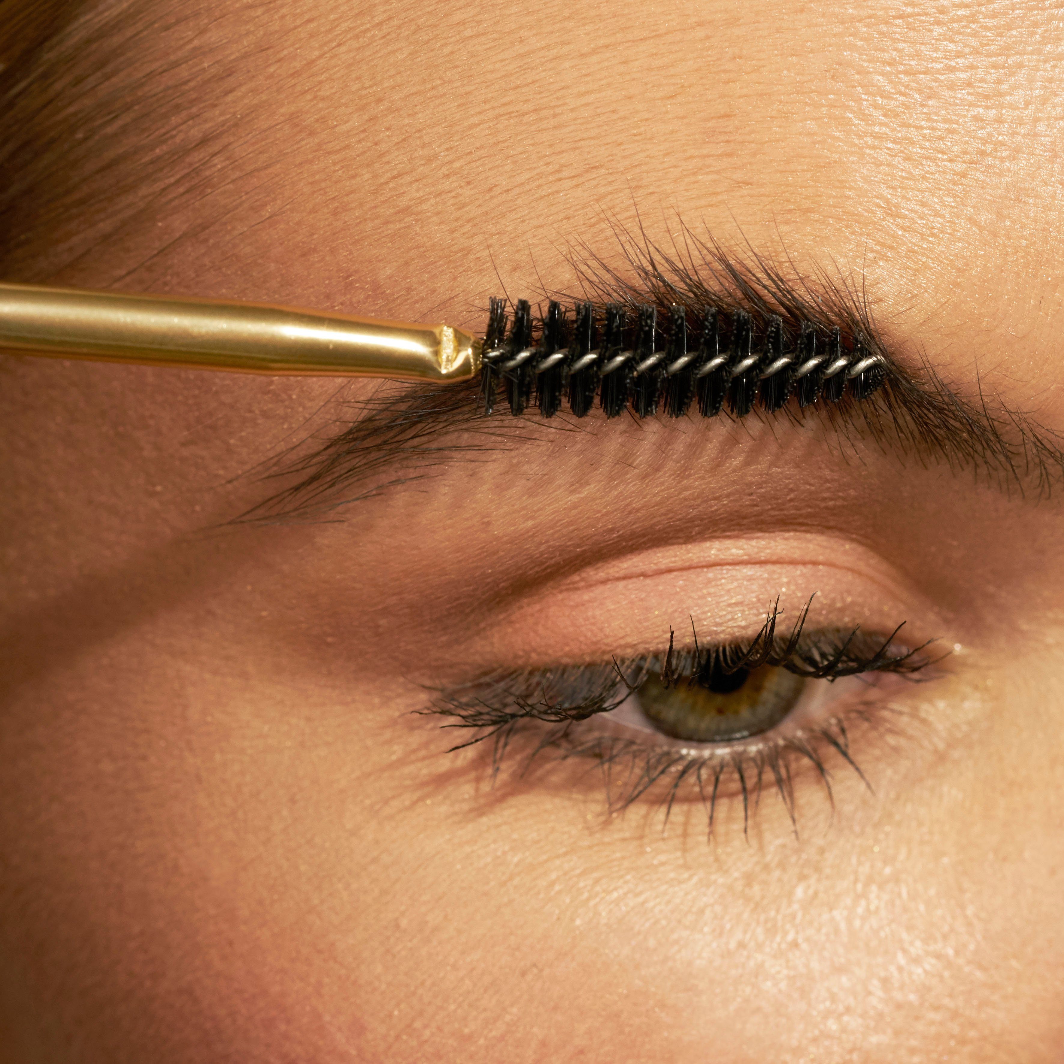 TWEEZERMAN Augenbrauenschere BROW SCISSORS, Set mit präziser Augenbrauenschere aus Edelstahl und Bürste.