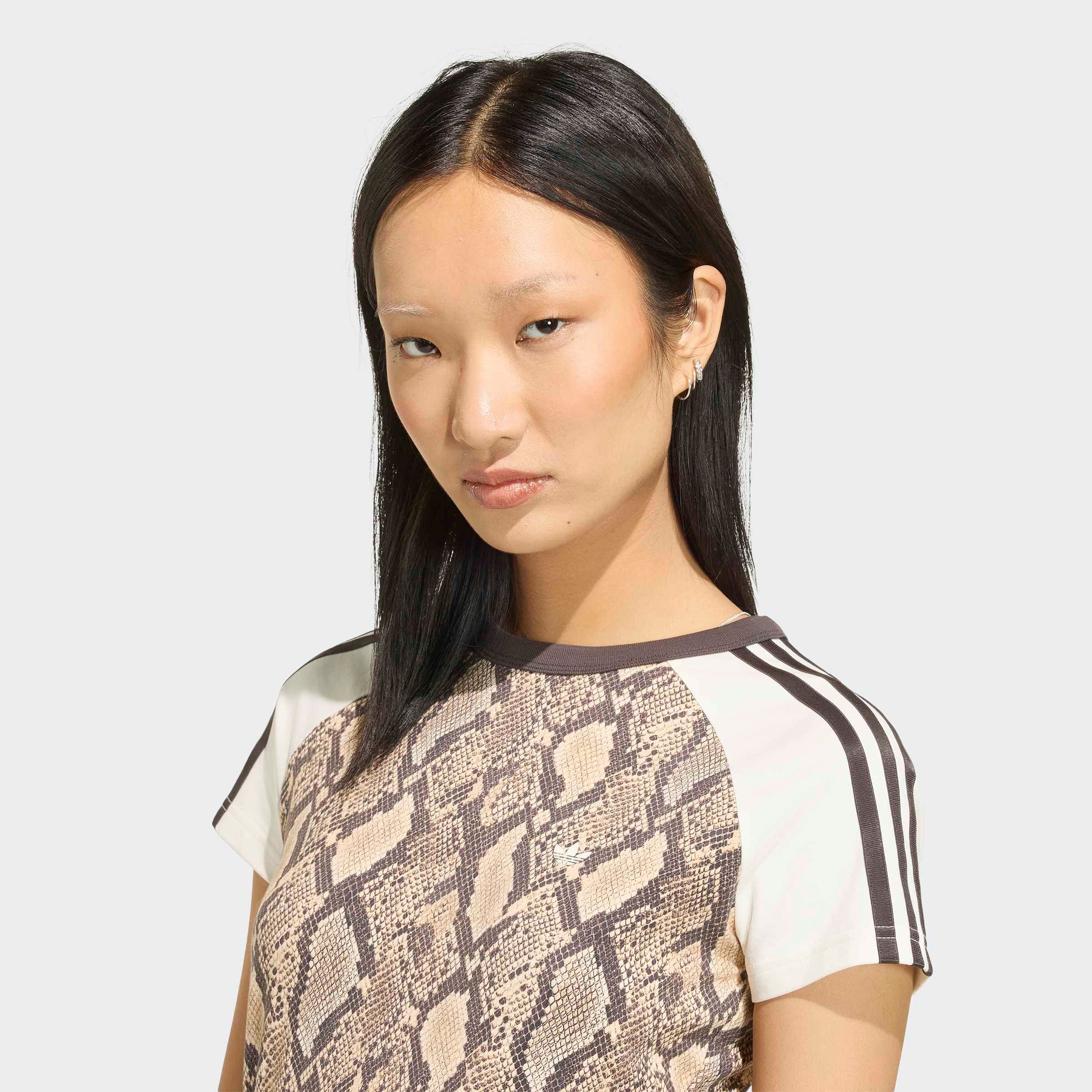 adidas Originals T-Shirt CALI, SCHLANGENPRINT mit Rundhalsausschnitt, in normaler Länge – Bild 4 von 5