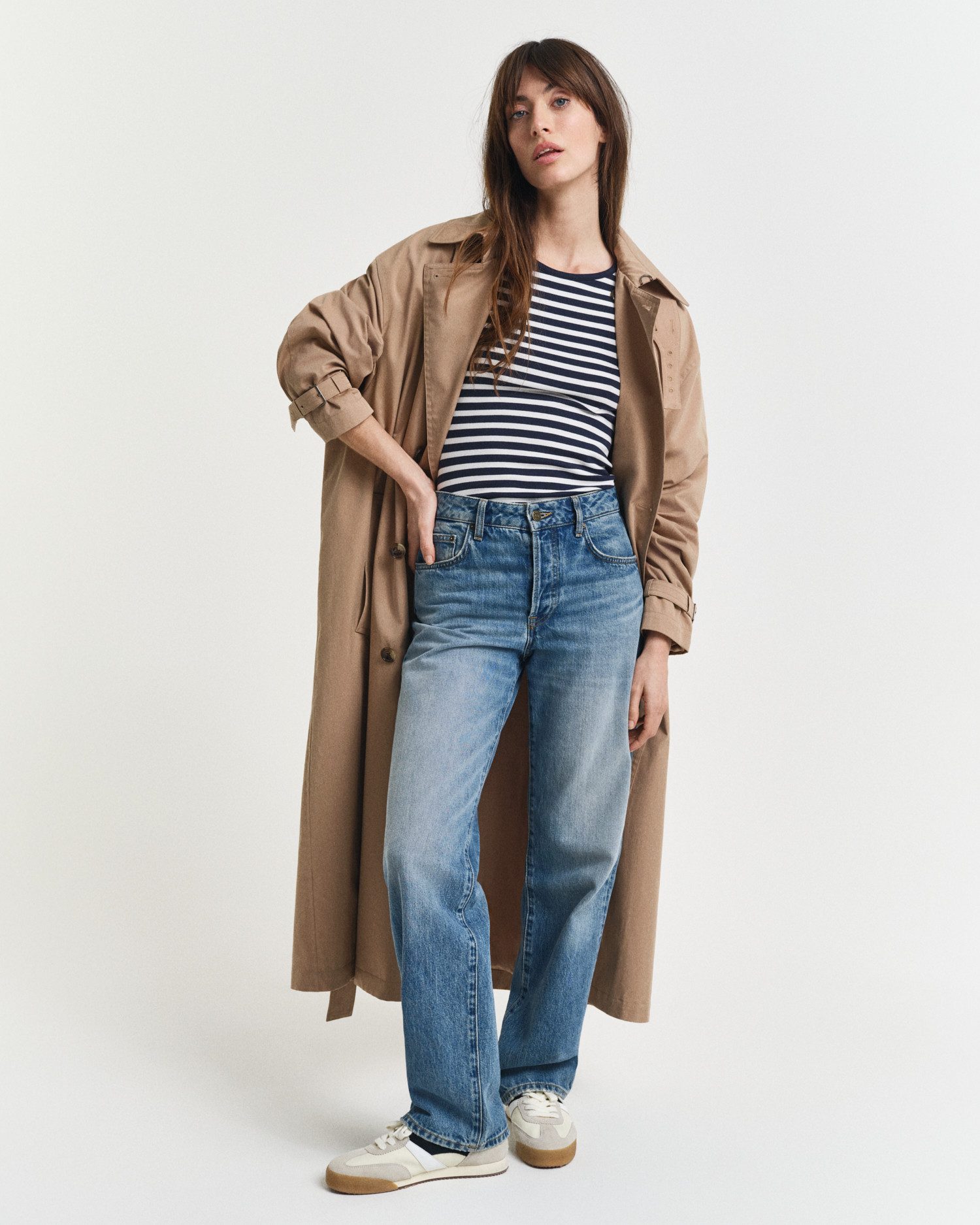 Gant T-Shirt SLIM STRIPED 1X1 RIBBED KA T-SHIRT mit dezentem Logoschriftzug am Ärmelabschluss