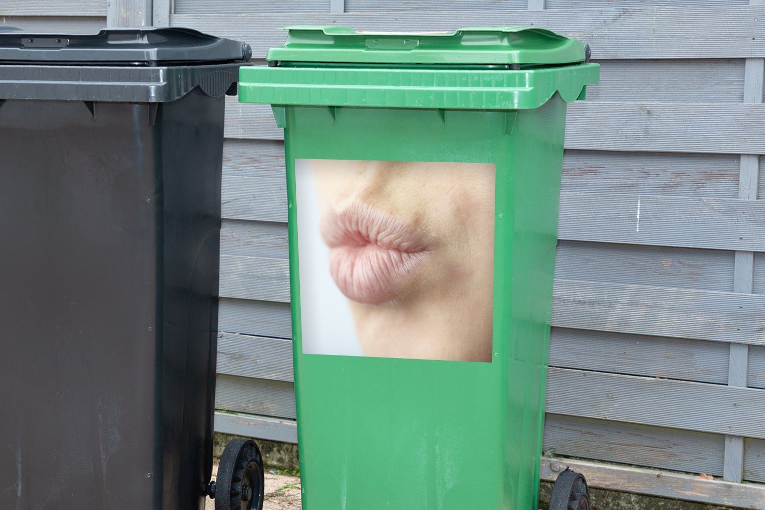 MuchoWow Wandsticker Lippen (1 Mülltonne, Mülleimer-aufkleber, Bild mit Sticker, geschürzten Ein Abfalbehälter St), Container
