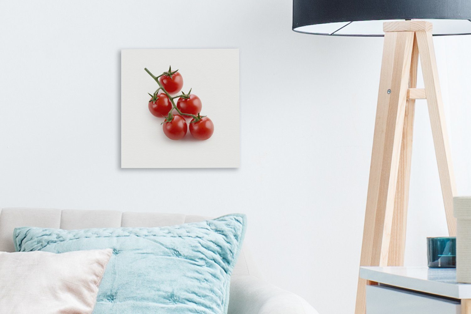 OneMillionCanvasses® Leinwandbild Rote und Hintergrund, weißen St), Tomaten Bilder glänzende Schlafzimmer Leinwand einem für vor (1 Wohnzimmer