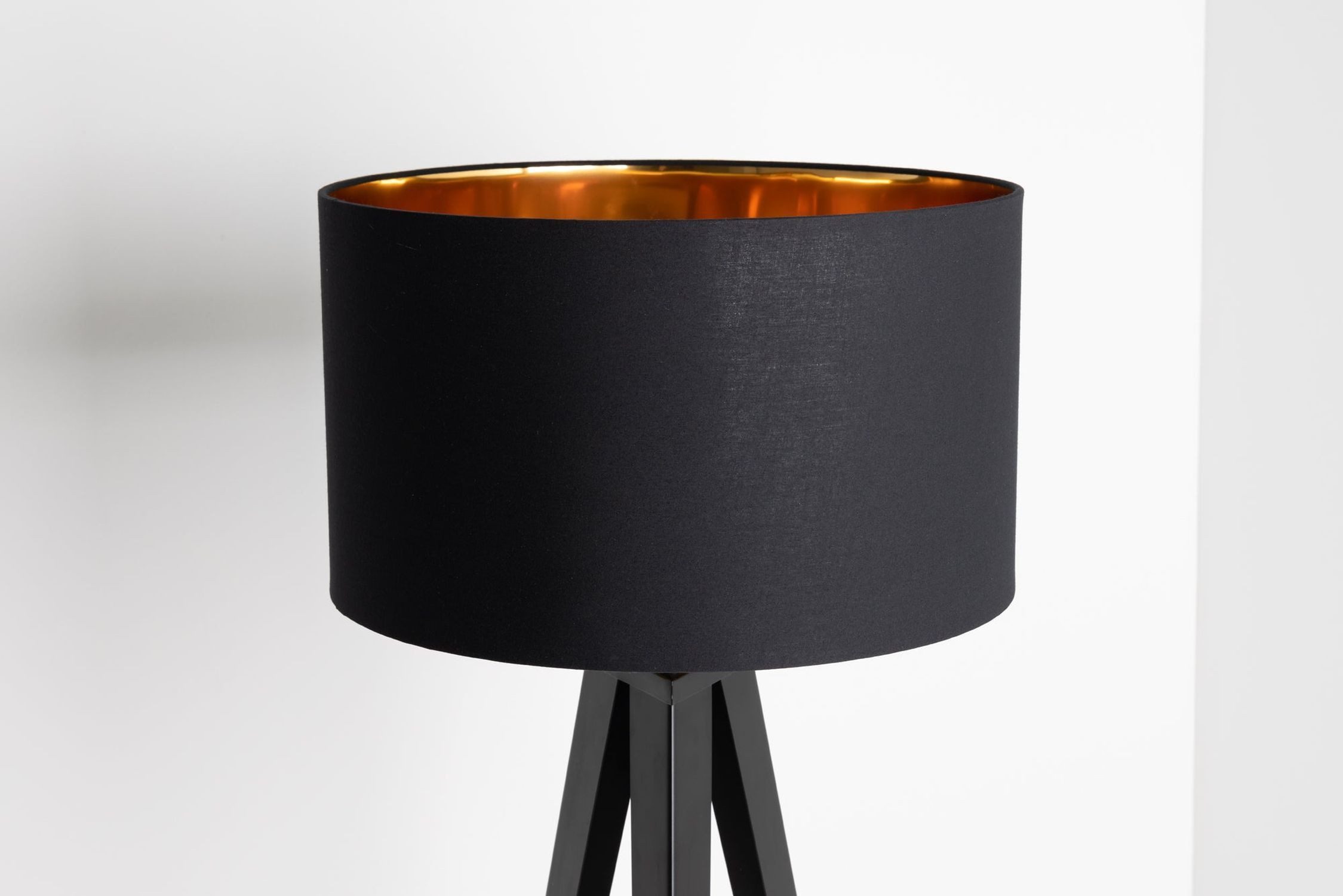Licht-Erlebnisse Lampenschirm LAMPENSCHIRM, Stoffschirm rund D: 40 cm in Schwarz Gold für Tischlampe E27 Modern