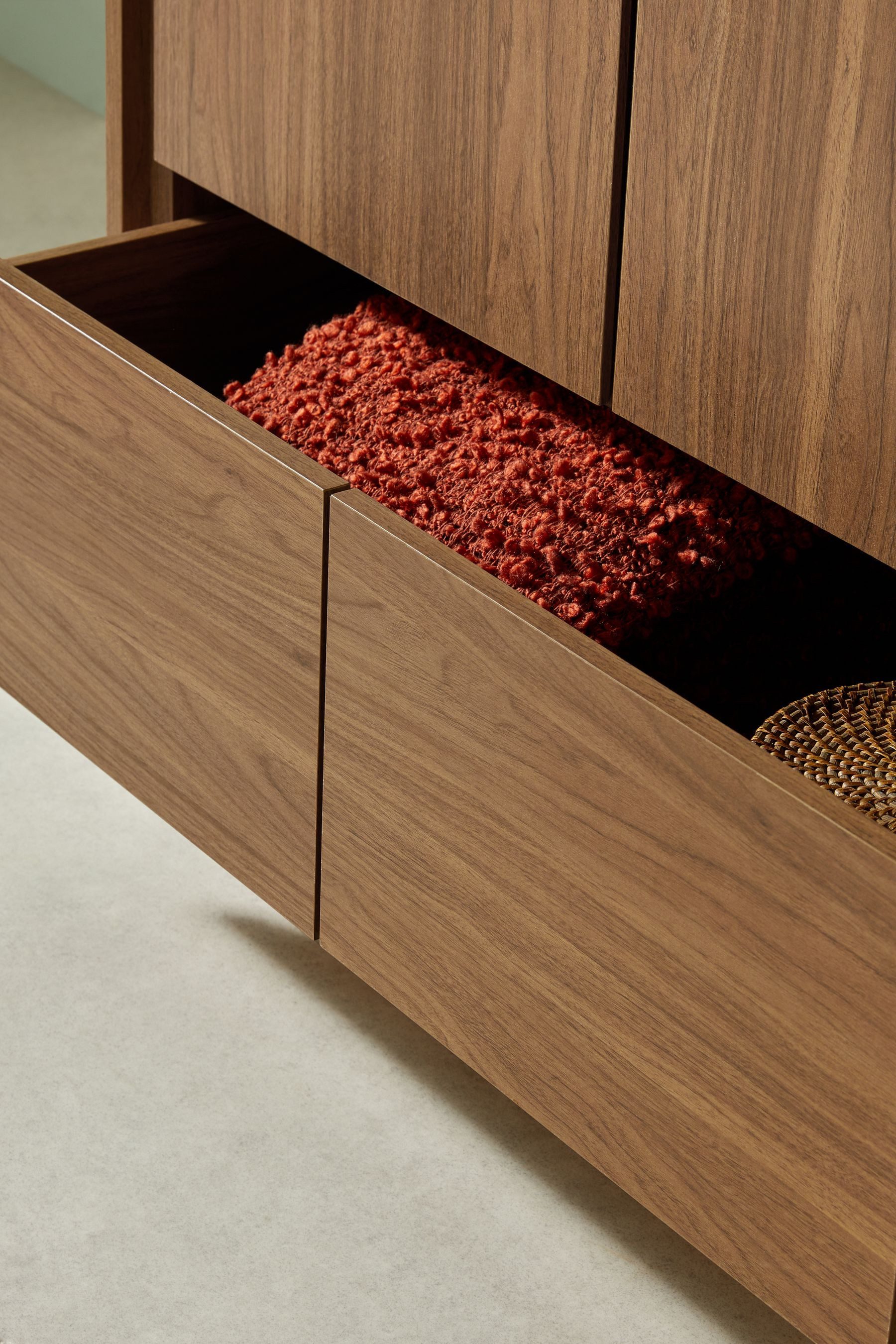 MADE Kleiderschrank MADE.COM Kaci Zweitüriger Kleiderschrank (1-St)