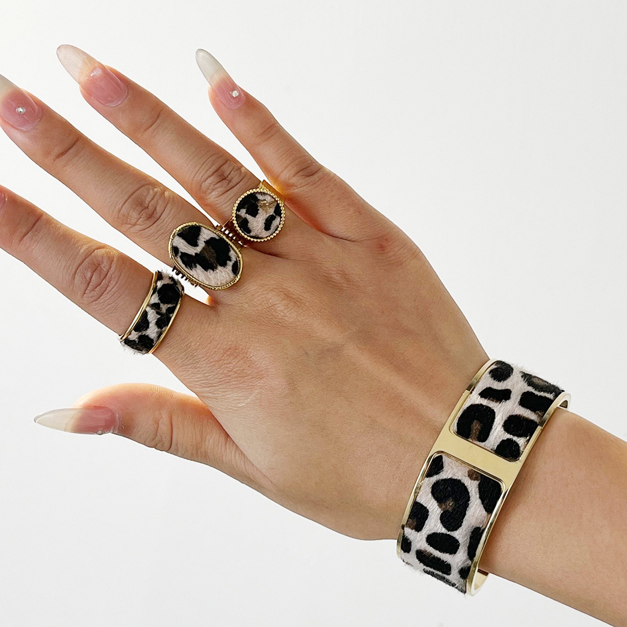 KARMA Fingerring Statement Ring Damen Leopardenmuster antiallergisch (Geschenk für Sie, Damenschmuck), Edelstahl vergoldet (Verstellbar)