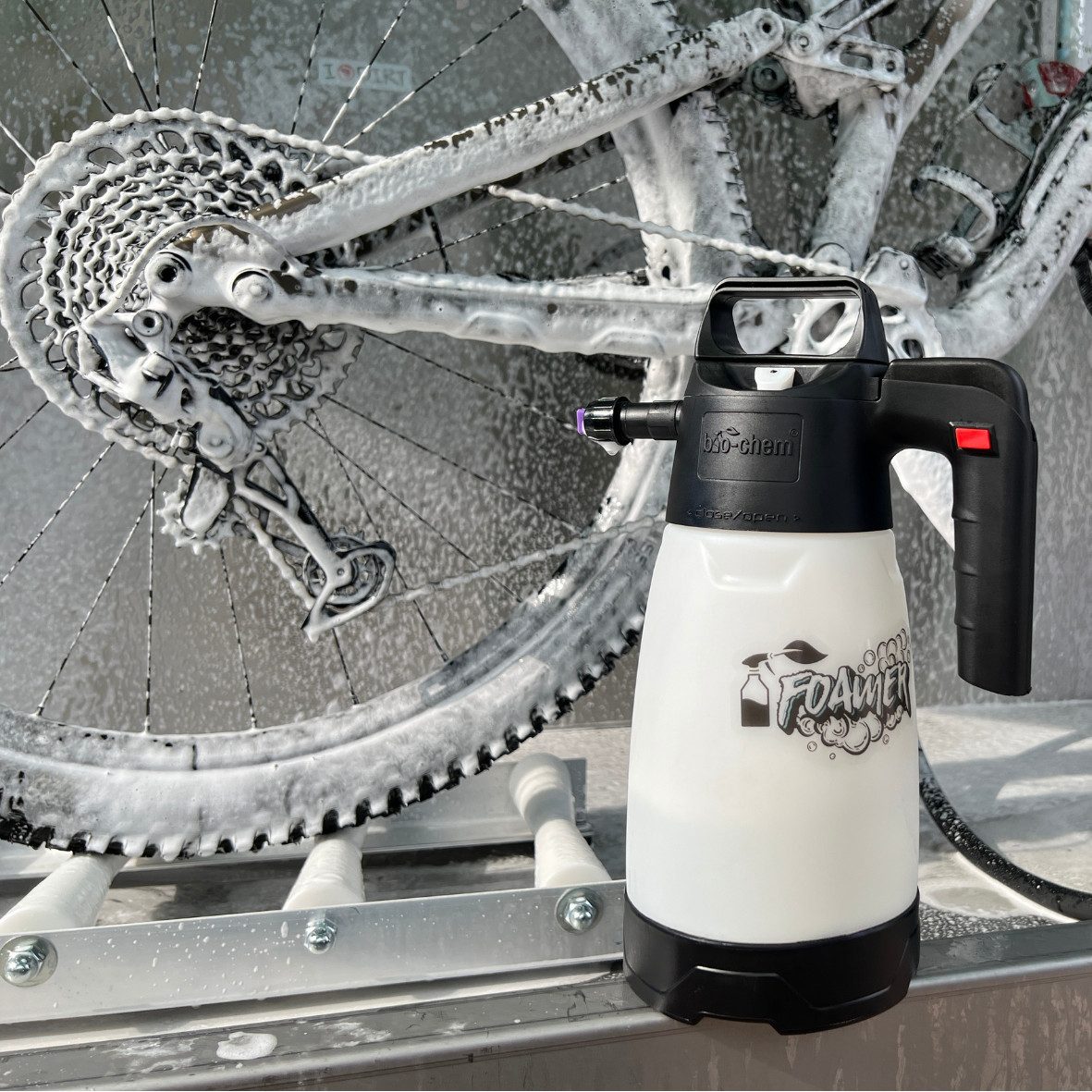 bio-chem Sprühflasche Schaumsprüher 1,25L – Drucksprühgerät mit variabler Schaumstärke