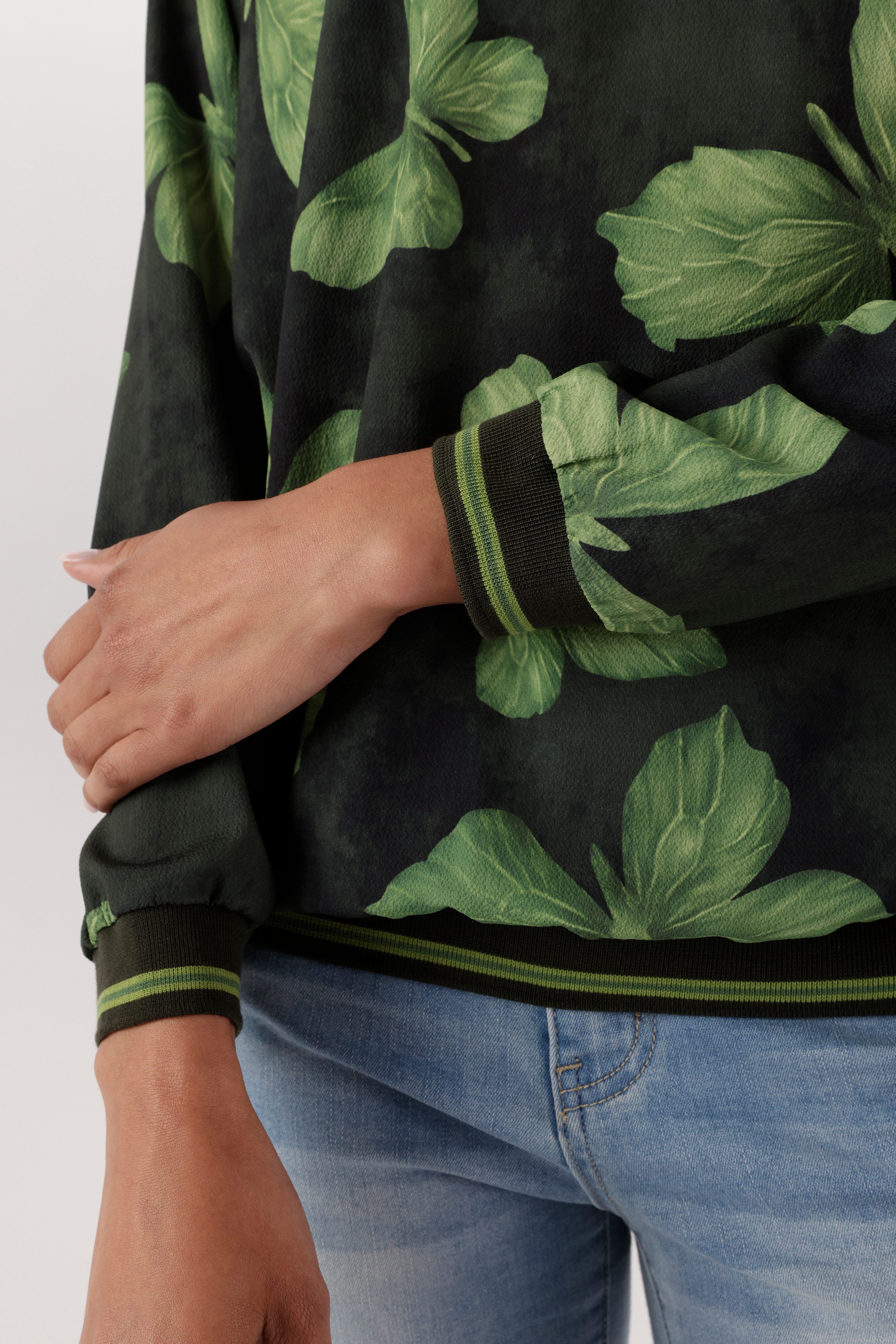 Aniston SELECTED Shirtbluse mit gestreiften Bündchen und Schmetterlingen allover - NEUE KOLLEKTION