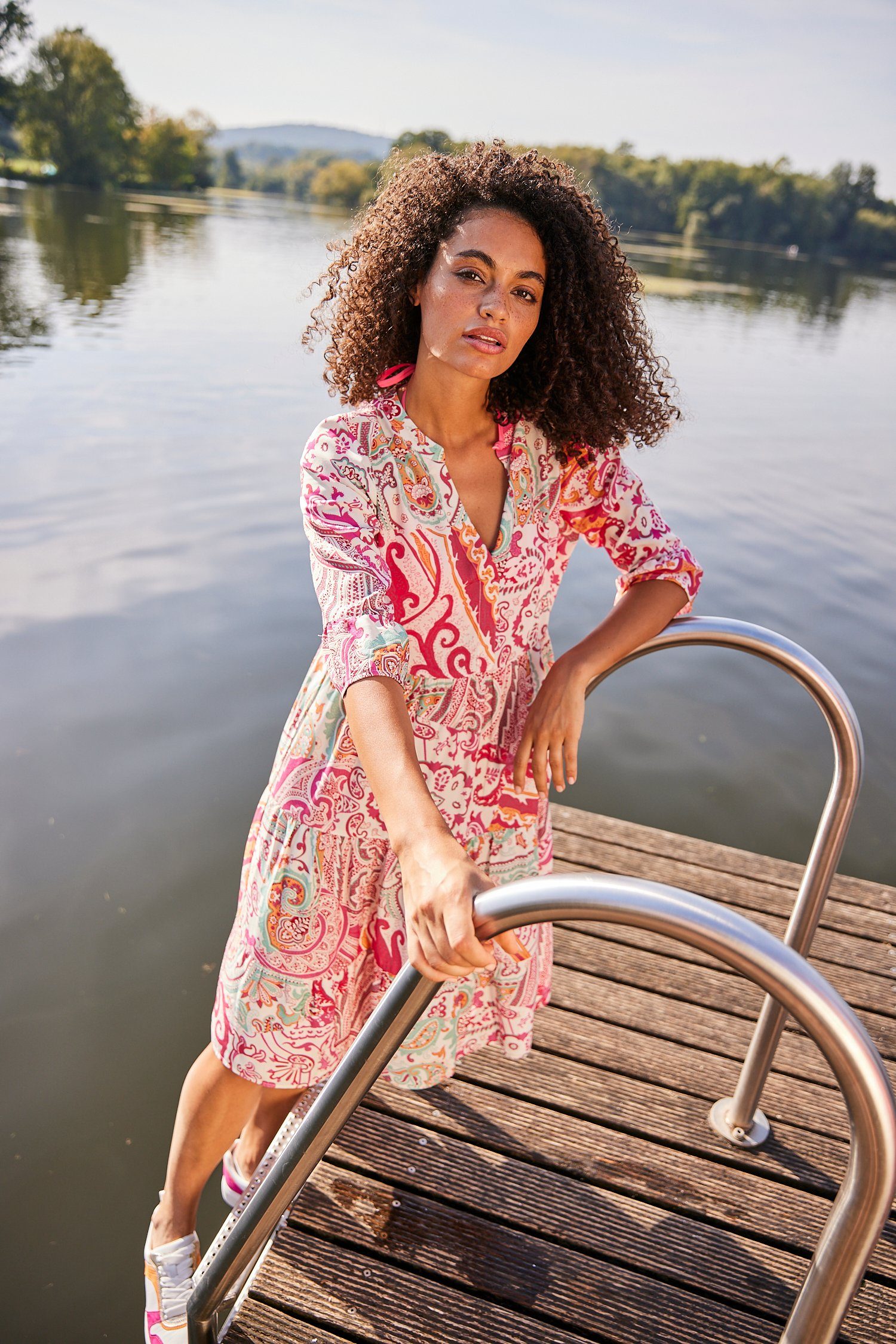 Aniston CASUAL Blusenkleid mit großflächigem Paisley-Druck