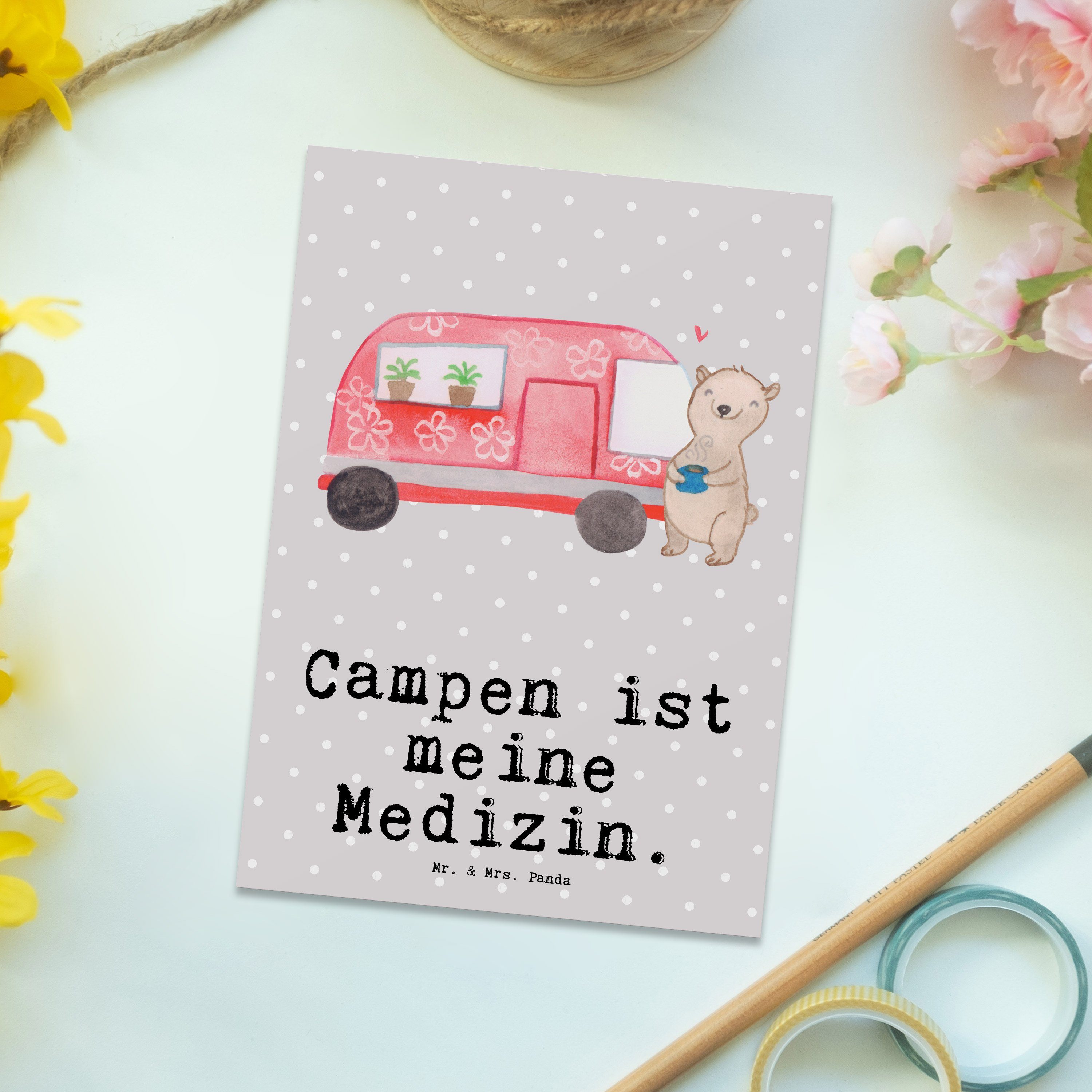 Mr. & Panda Ge Medizin Camper Geschenk, - Einladung, Roadtrip, Bär Mrs. - Pastell Grau Postkarte