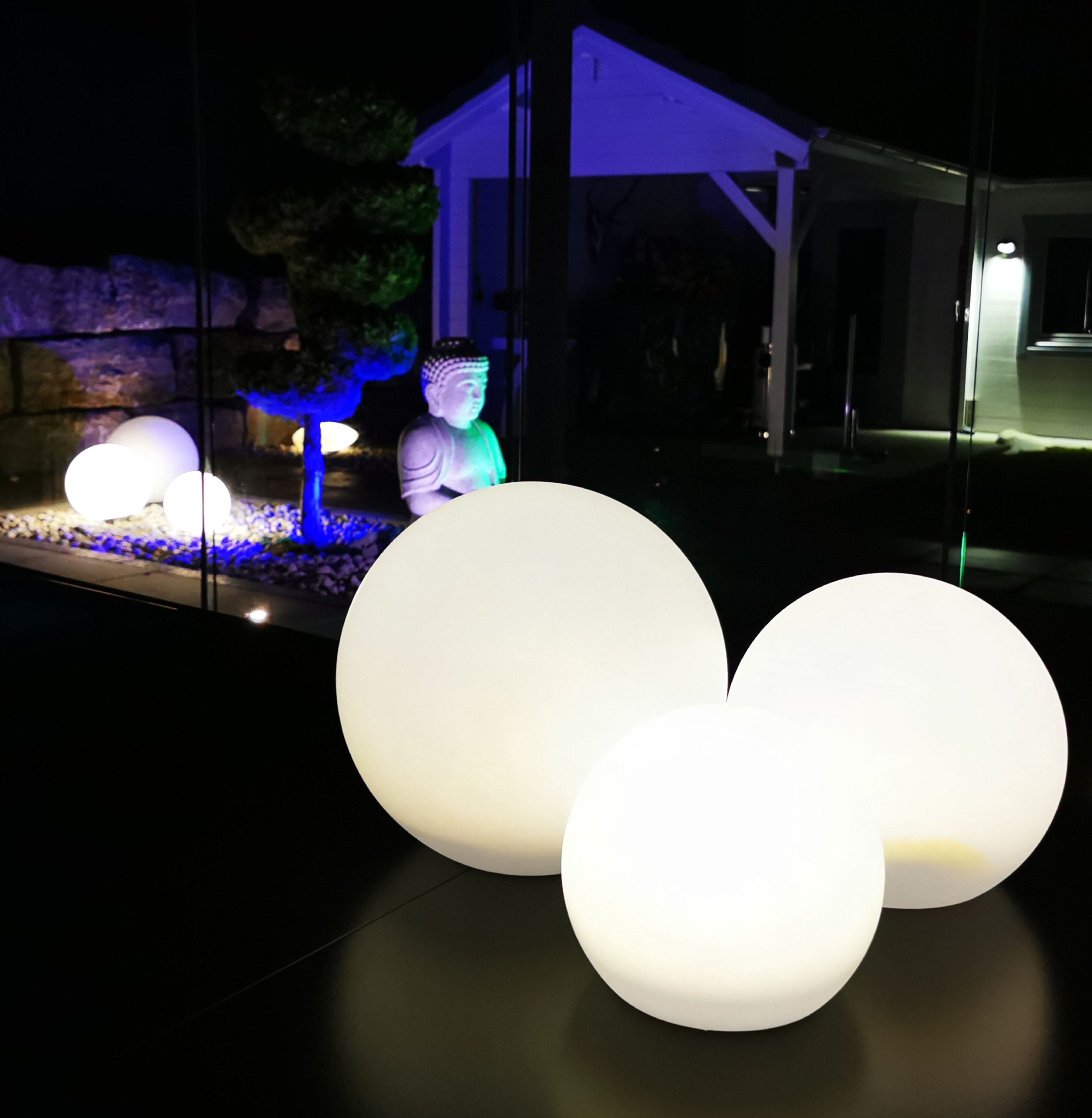 TRANGO LED Gartenleuchte, RGB Farbwechsel, 3er Set SO-202030 IP44 LED-Solarleuchte in 20-20-30cm Durchmesser Weiß matt mit 3000K warmweiß LED & RGB Farbwechsel LED *SNOWY* Solarkugel Leuchtkugel, Außenleuchte, Kugellampe, Gartenleuchte