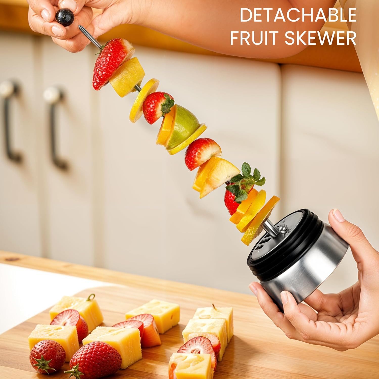 Belle Vous Wasserkaraffe Belle Vous Glaskaraffe 1,4L mit Deckel Fruchtspieß
