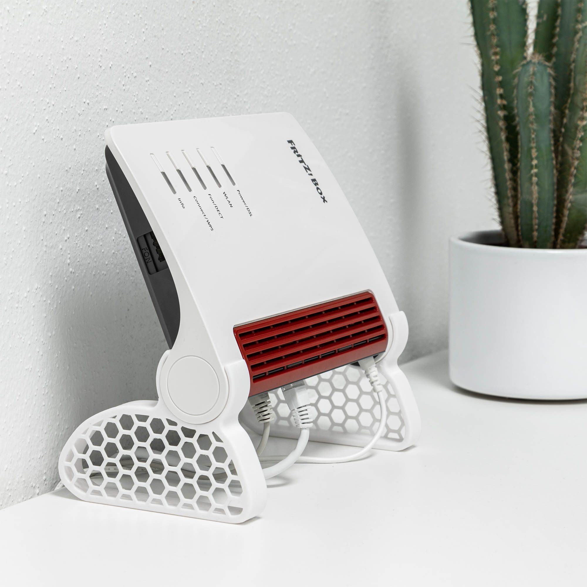 Mobilefox Halterung Ständer passend für AVM FritzBox 7590 AX Tischständer Router Halter – Bild 4 von 5