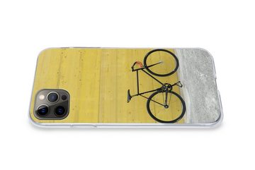 MuchoWow Handyhülle Ein Rennrad vor einem industriellen Hintergrund, Handyhülle Apple iPhone 12 Pro Max, Smartphone-Bumper, Print, Handy