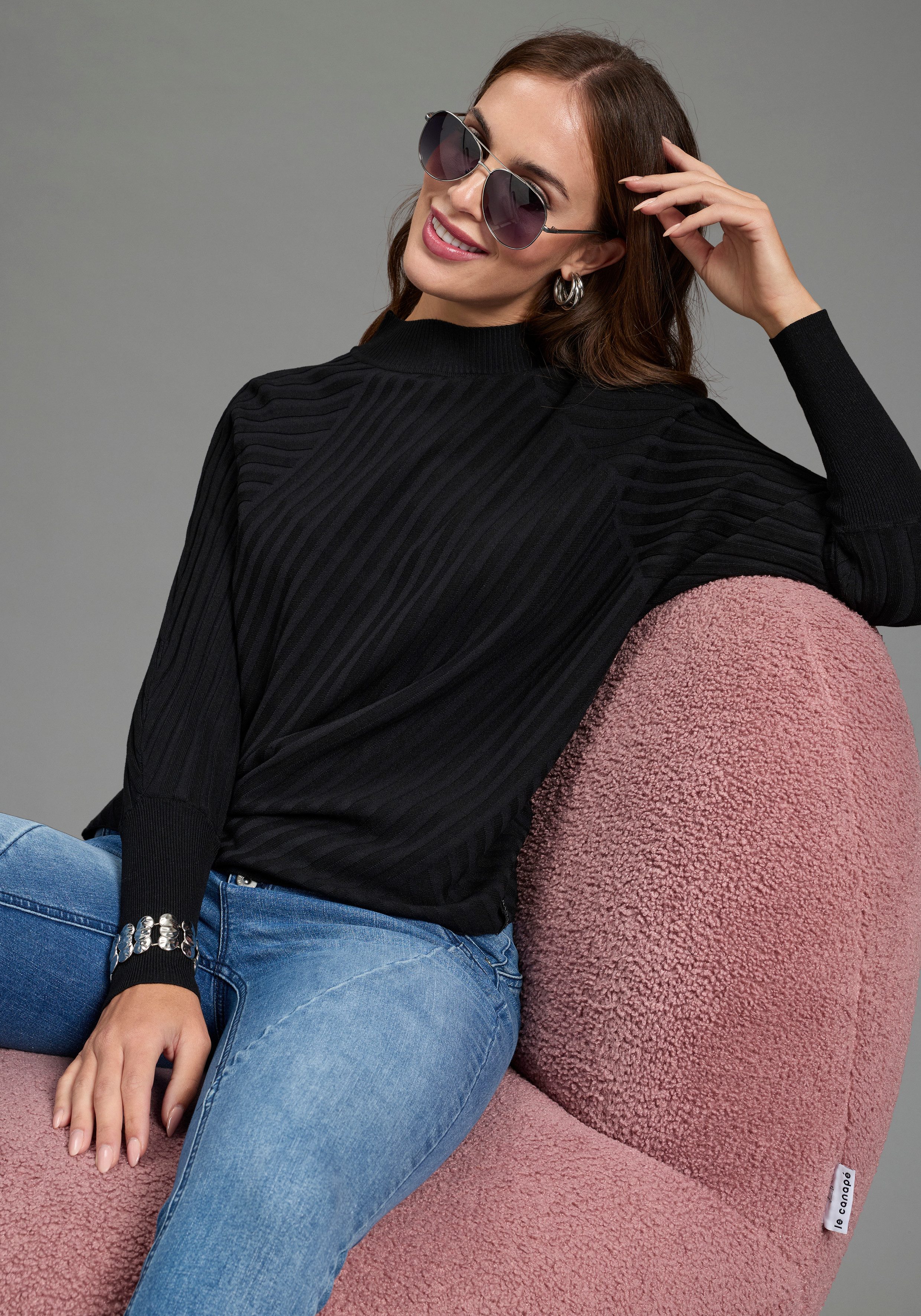 Bruno Banani Strickpullover mit Stehkragen, hüftlange Schnittform, unifarbenes Design. € 49,99, (€ 49,99 pro 1 Stk).