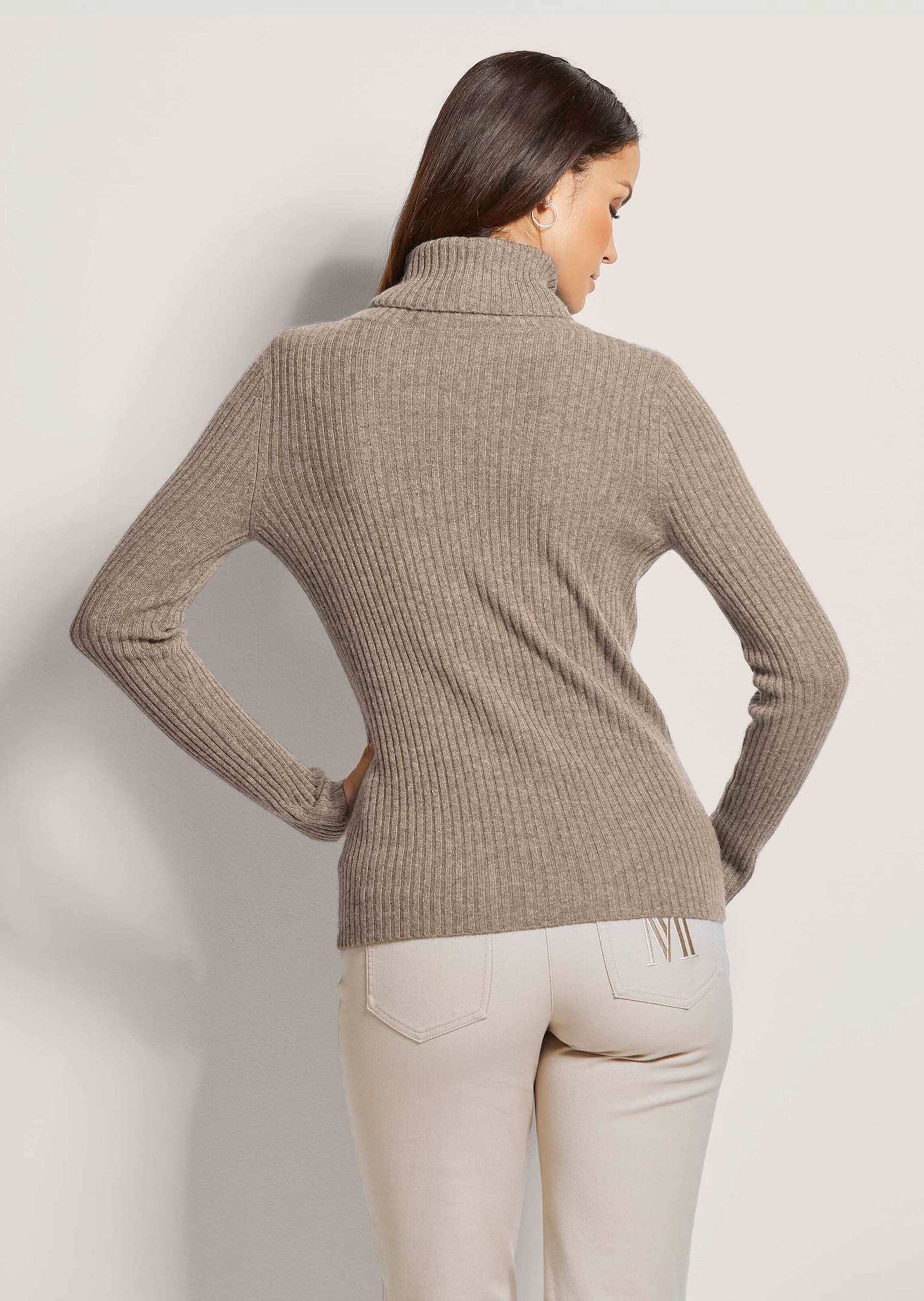 MADELEINE Strickpullover Rollkragenpullover aus Kaschmir Luxuriöser Rippstrick mit langem Rollkragen